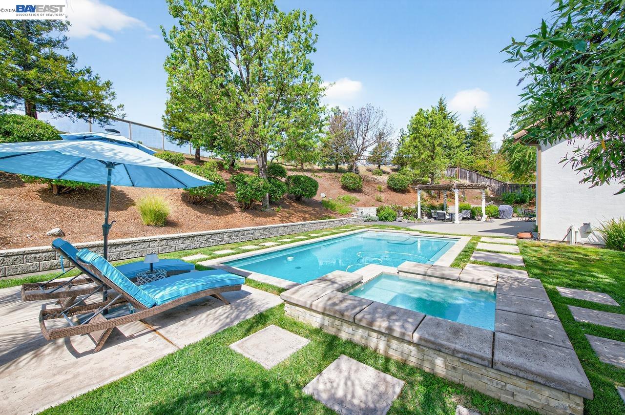 Detail Gallery Image 10 of 52 For 752 Troun Way, Livermore,  CA 94551 - 5 Beds | 3/1 Baths