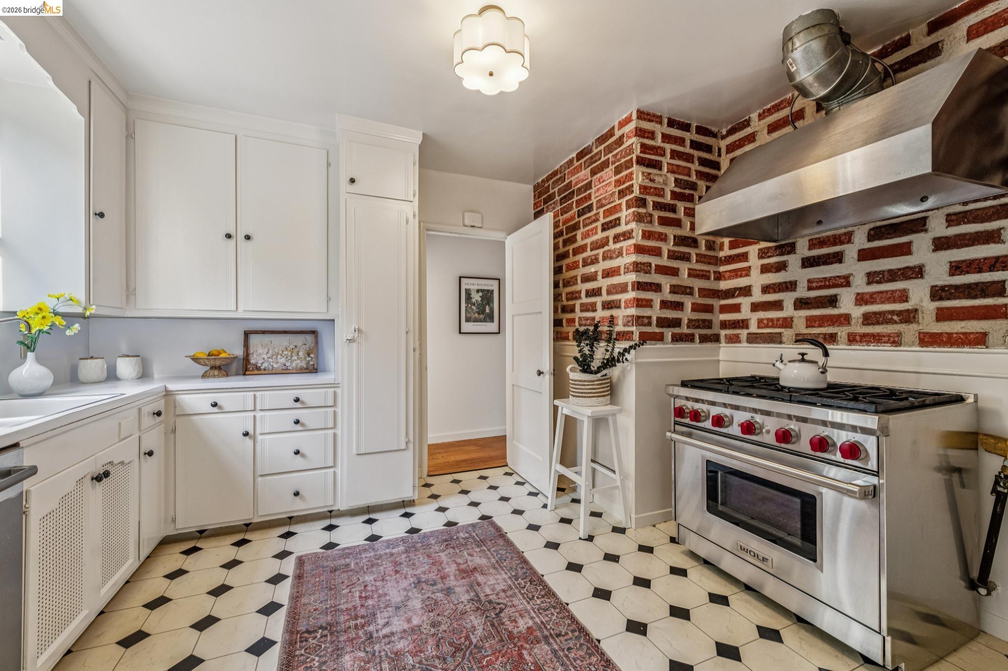 Detail Gallery Image 16 of 34 For 11 Parkside Dr, Piedmont,  CA 94611 - 3 Beds | 2 Baths