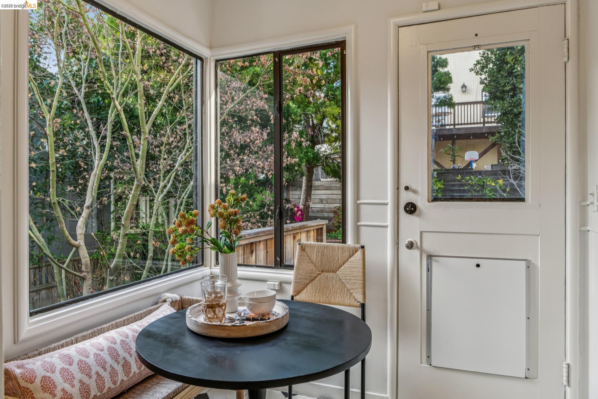 Detail Gallery Image 18 of 34 For 11 Parkside Dr, Piedmont,  CA 94611 - 3 Beds | 2 Baths