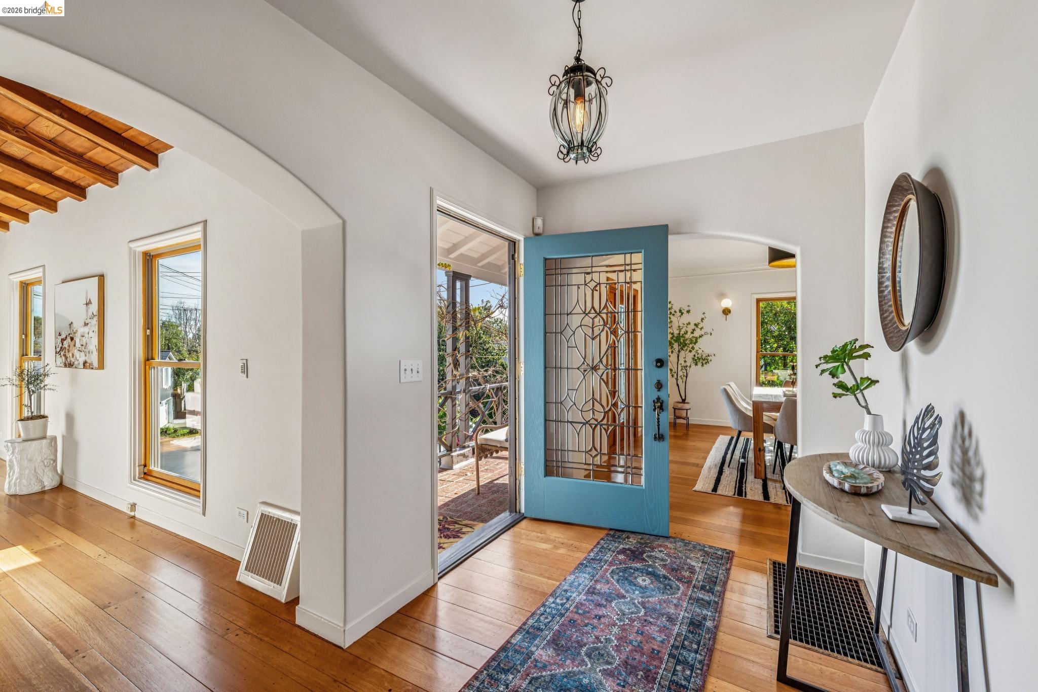 Detail Gallery Image 3 of 34 For 11 Parkside Dr, Piedmont,  CA 94611 - 3 Beds | 2 Baths