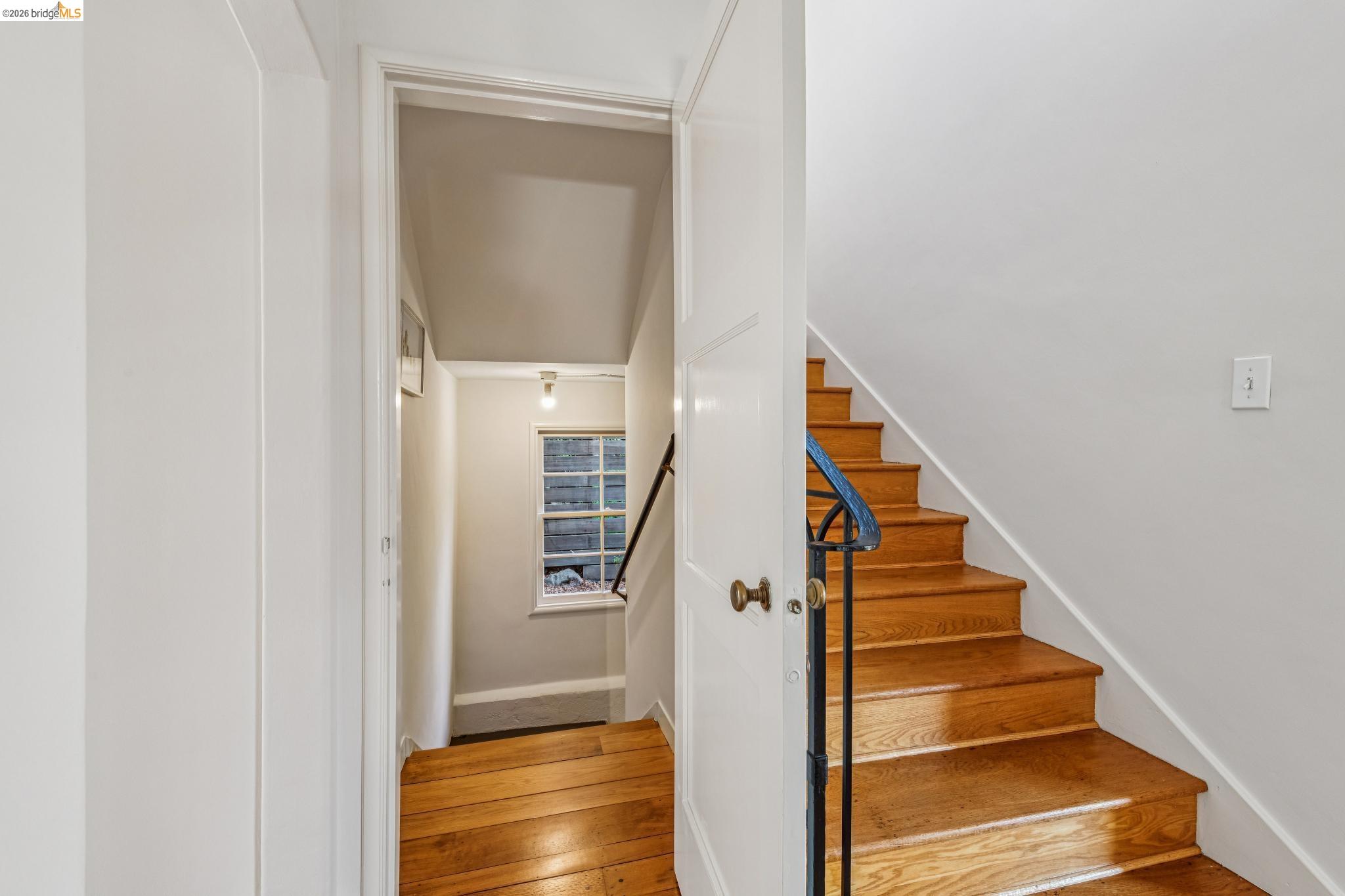 Detail Gallery Image 30 of 34 For 11 Parkside Dr, Piedmont,  CA 94611 - 3 Beds | 2 Baths