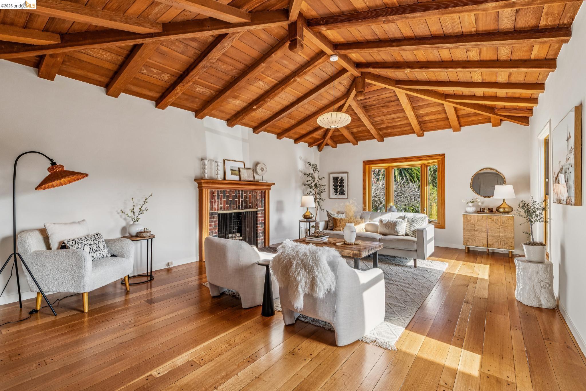 Detail Gallery Image 4 of 34 For 11 Parkside Dr, Piedmont,  CA 94611 - 3 Beds | 2 Baths