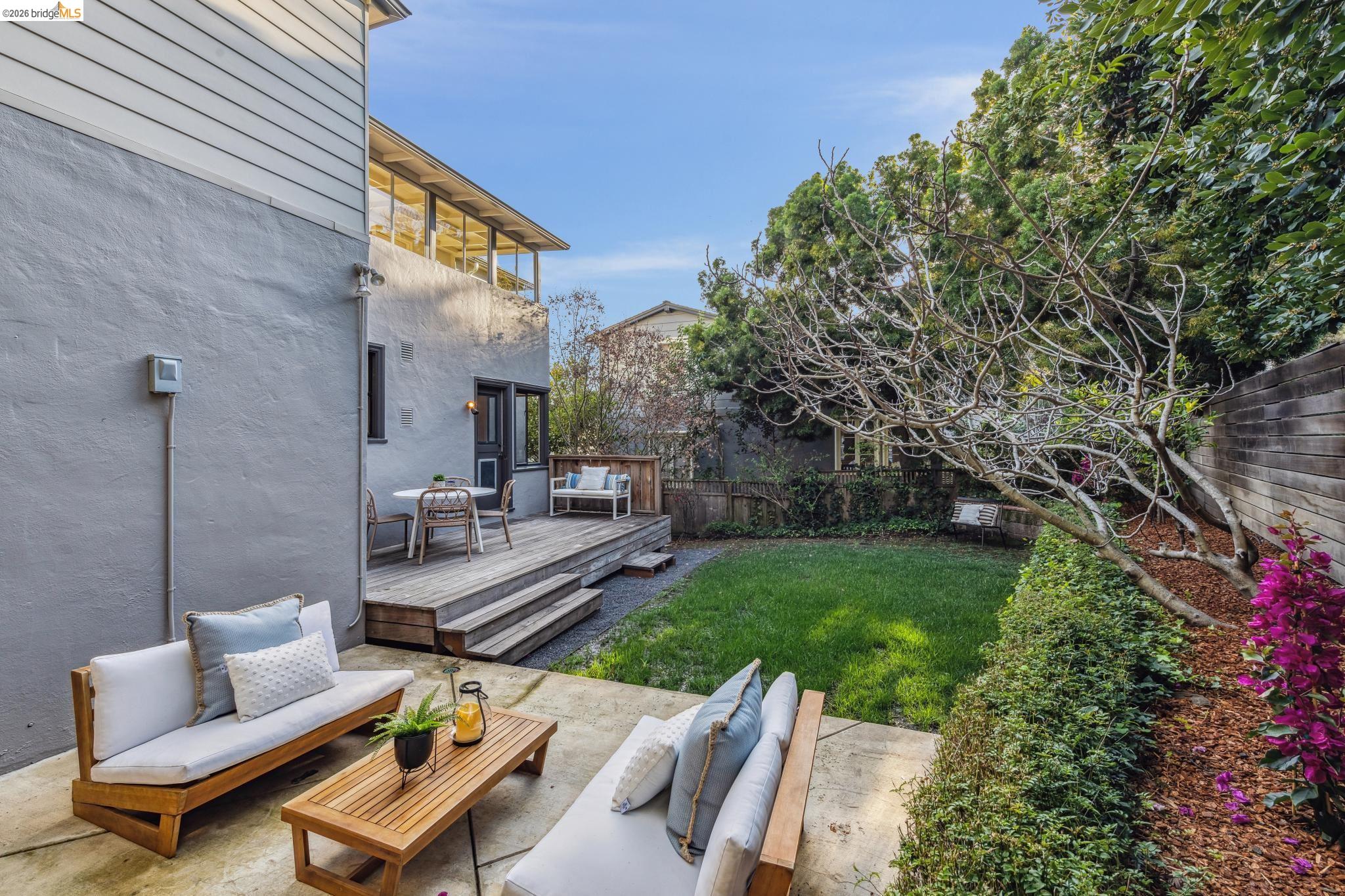 Detail Gallery Image 32 of 34 For 11 Parkside Dr, Piedmont,  CA 94611 - 3 Beds | 2 Baths