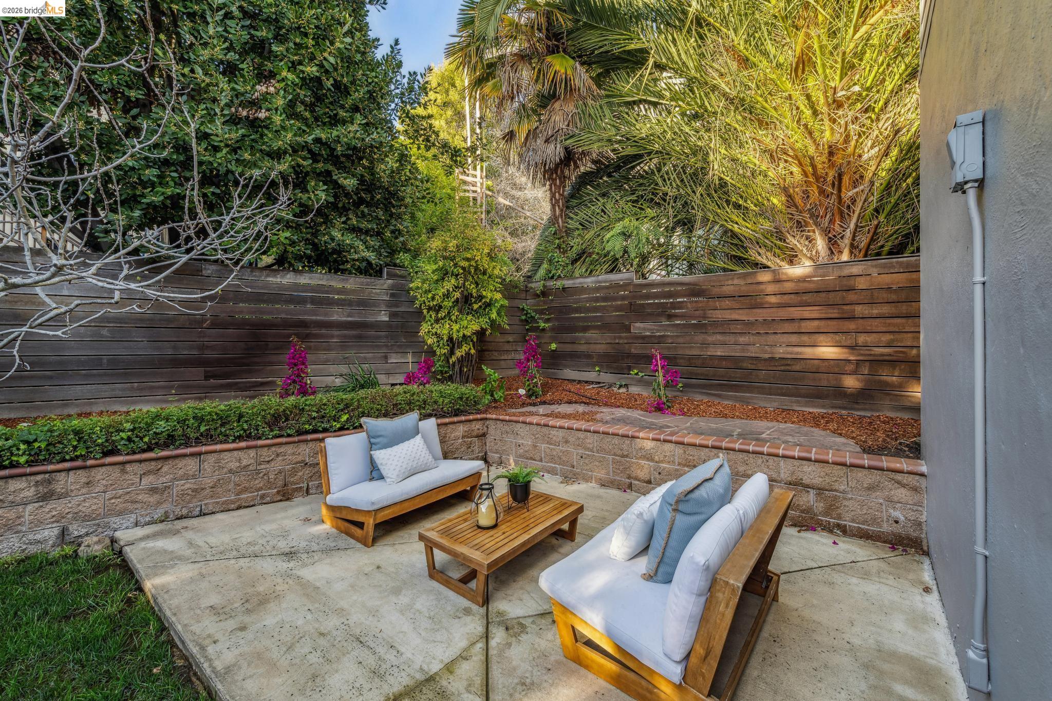 Detail Gallery Image 33 of 34 For 11 Parkside Dr, Piedmont,  CA 94611 - 3 Beds | 2 Baths