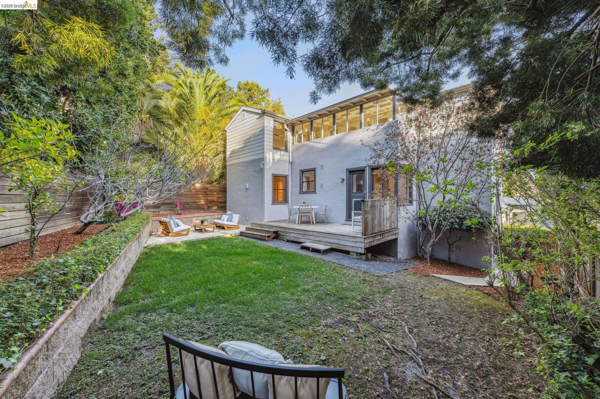 Detail Gallery Image 34 of 34 For 11 Parkside Dr, Piedmont,  CA 94611 - 3 Beds | 2 Baths