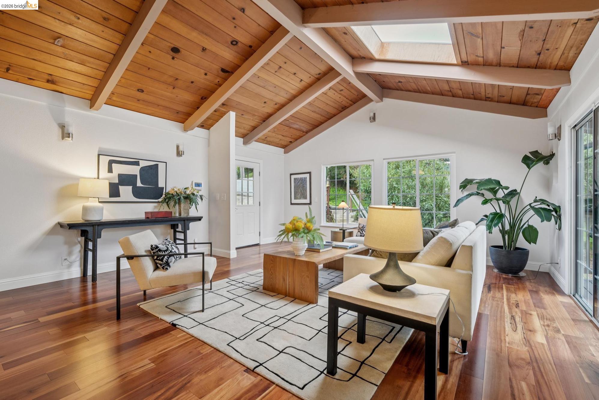 Detail Gallery Image 10 of 46 For 6785 Aitken Dr, Oakland,  CA 94611 - 4 Beds | 3 Baths