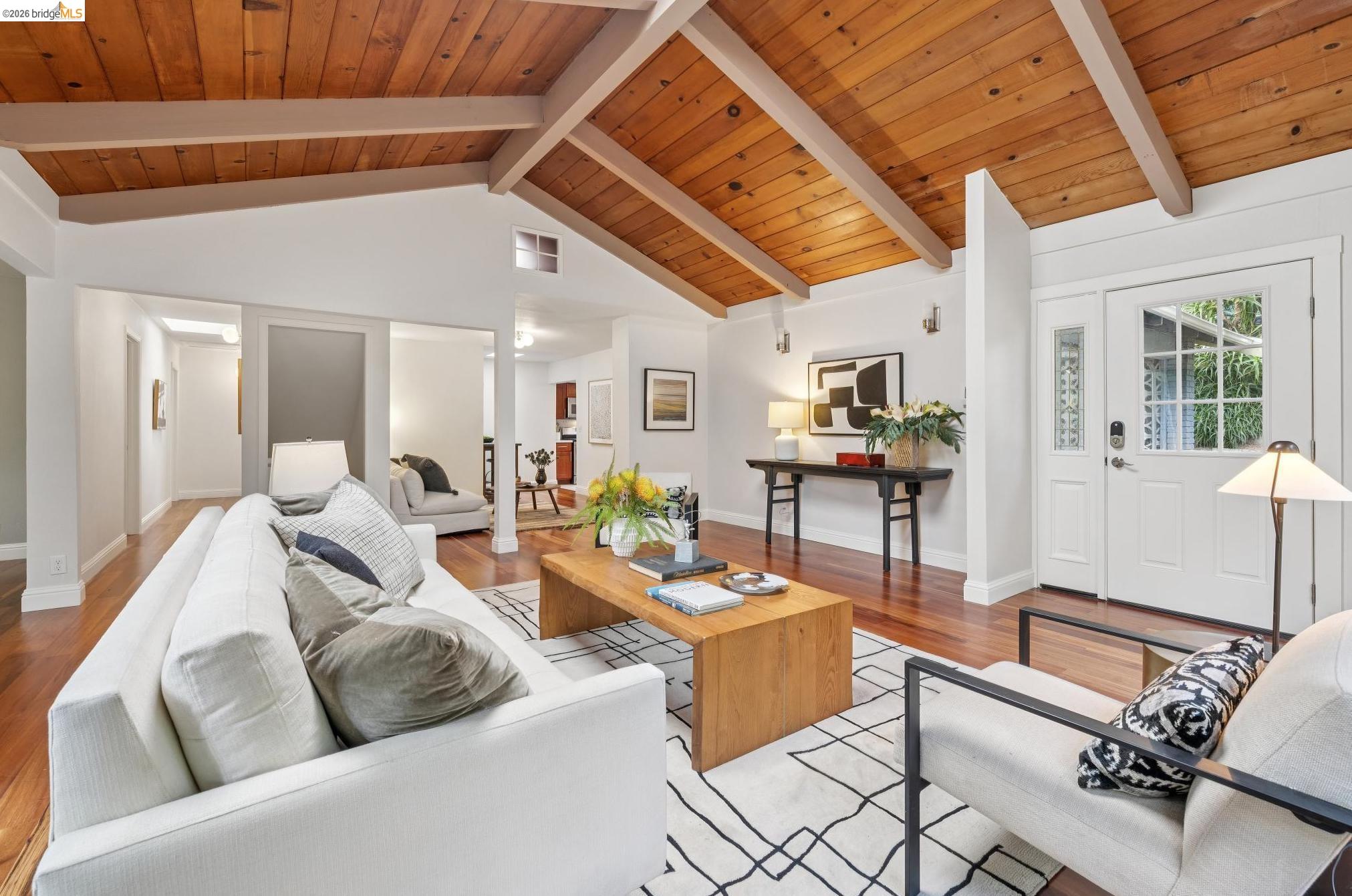 Detail Gallery Image 11 of 46 For 6785 Aitken Dr, Oakland,  CA 94611 - 4 Beds | 3 Baths