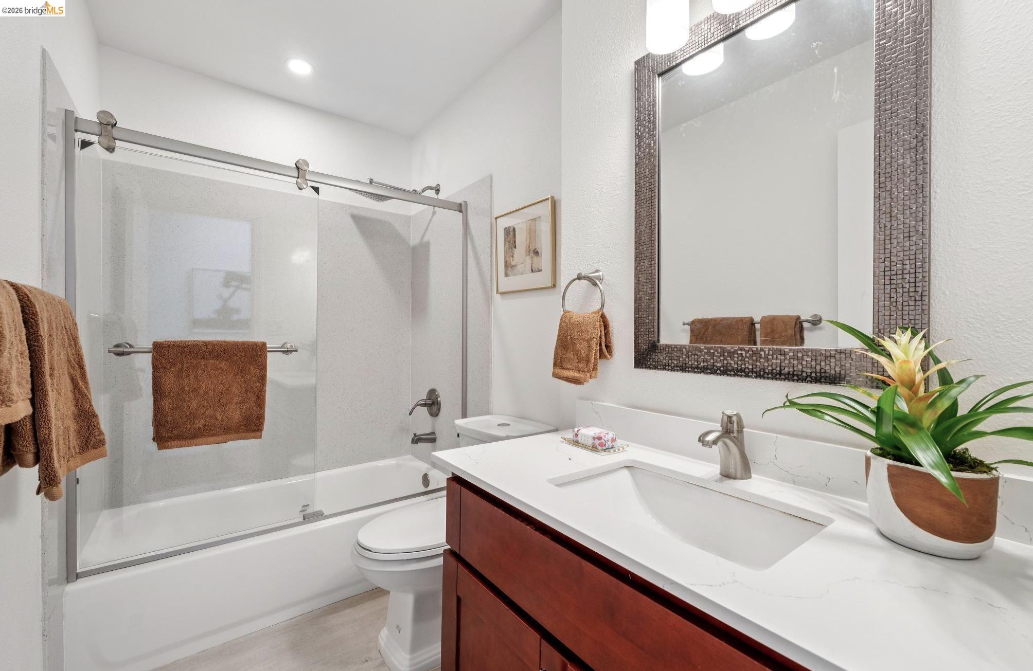 Detail Gallery Image 27 of 46 For 6785 Aitken Dr, Oakland,  CA 94611 - 4 Beds | 3 Baths