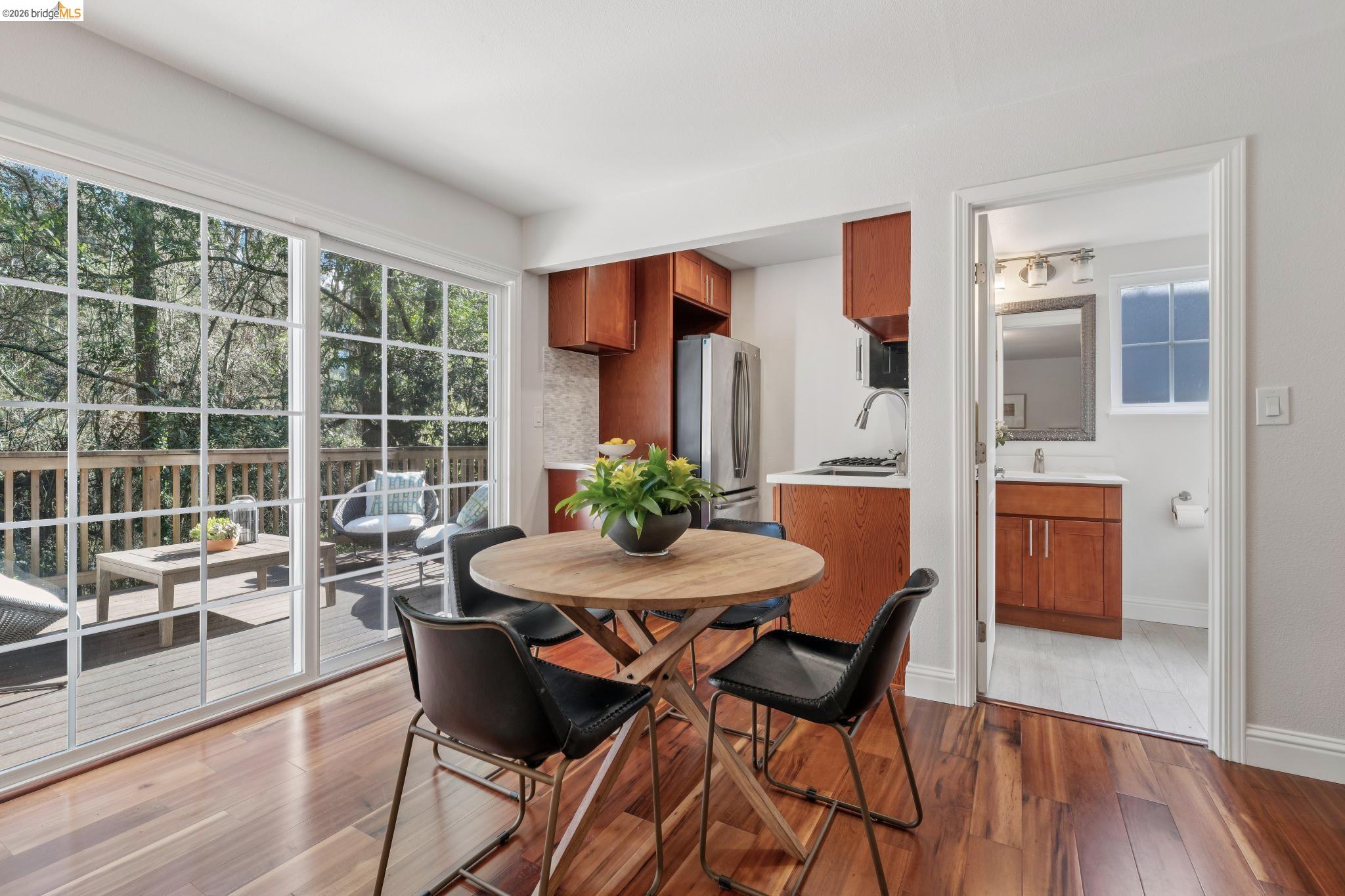 Detail Gallery Image 34 of 46 For 6785 Aitken Dr, Oakland,  CA 94611 - 4 Beds | 3 Baths