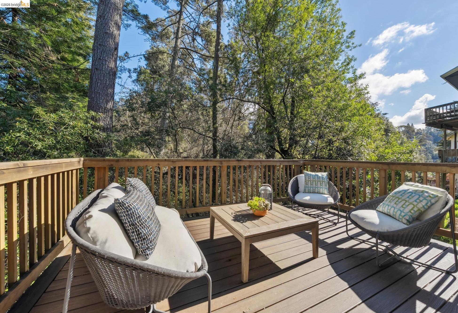 Detail Gallery Image 39 of 46 For 6785 Aitken Dr, Oakland,  CA 94611 - 4 Beds | 3 Baths