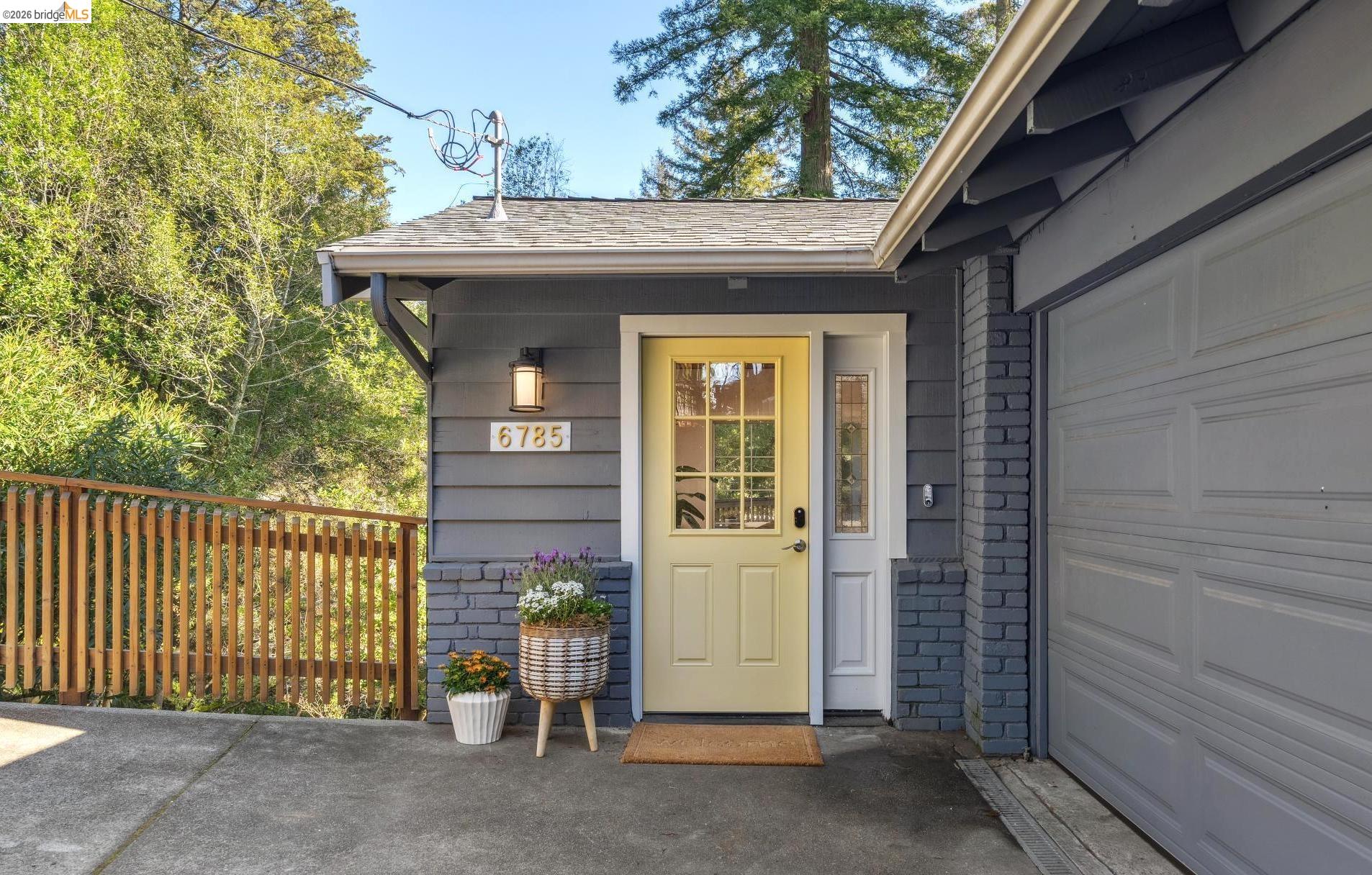 Detail Gallery Image 4 of 46 For 6785 Aitken Dr, Oakland,  CA 94611 - 4 Beds | 3 Baths