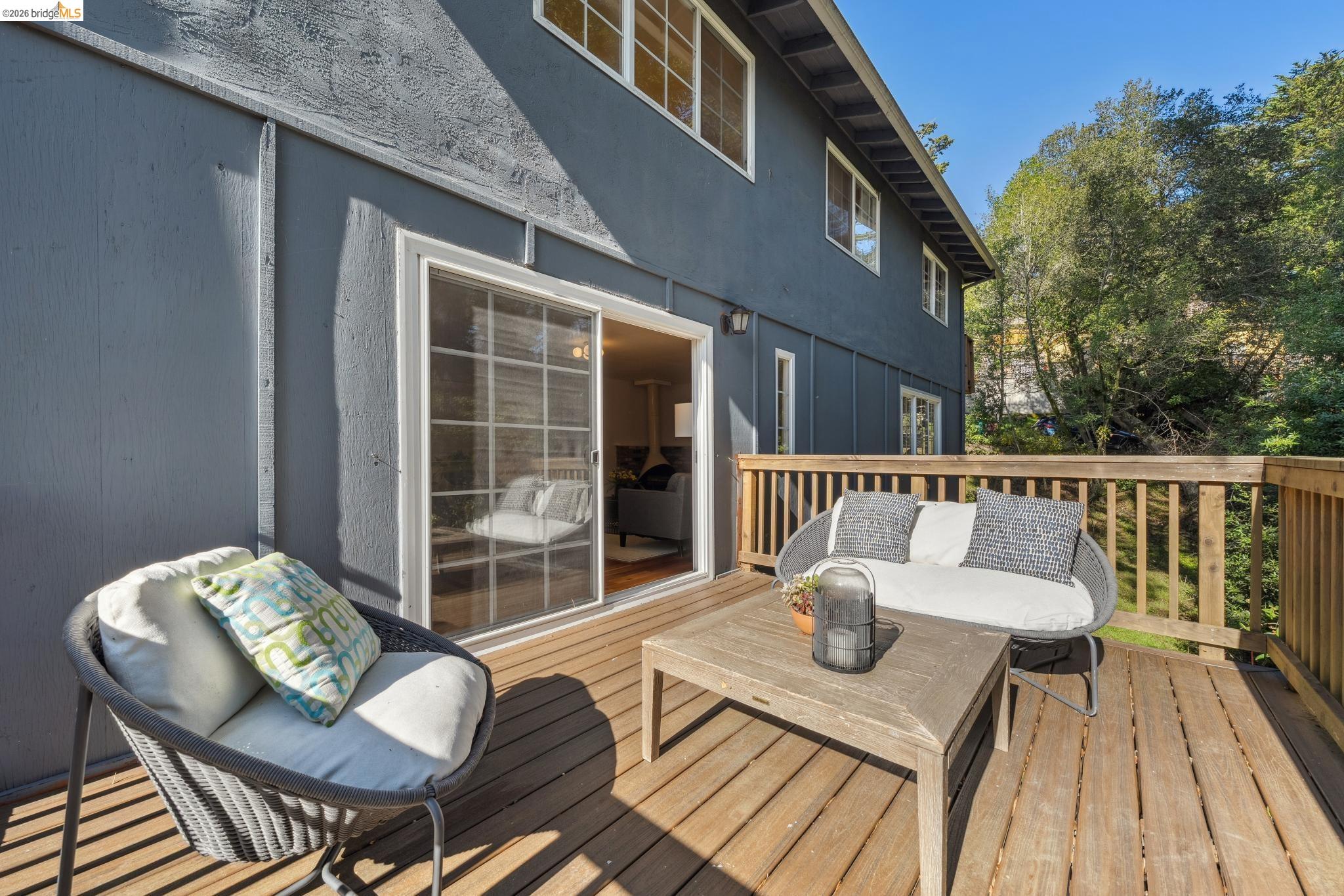 Detail Gallery Image 40 of 46 For 6785 Aitken Dr, Oakland,  CA 94611 - 4 Beds | 3 Baths