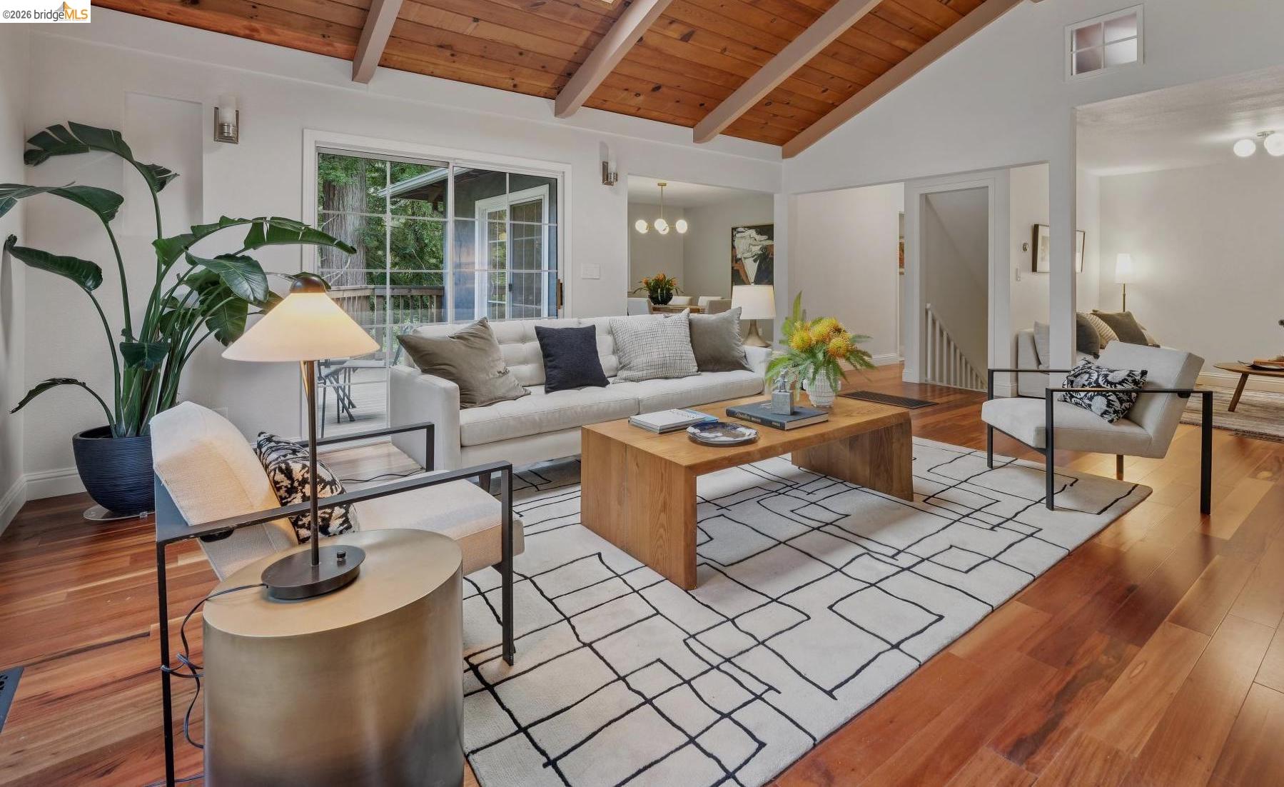 Detail Gallery Image 5 of 46 For 6785 Aitken Dr, Oakland,  CA 94611 - 4 Beds | 3 Baths