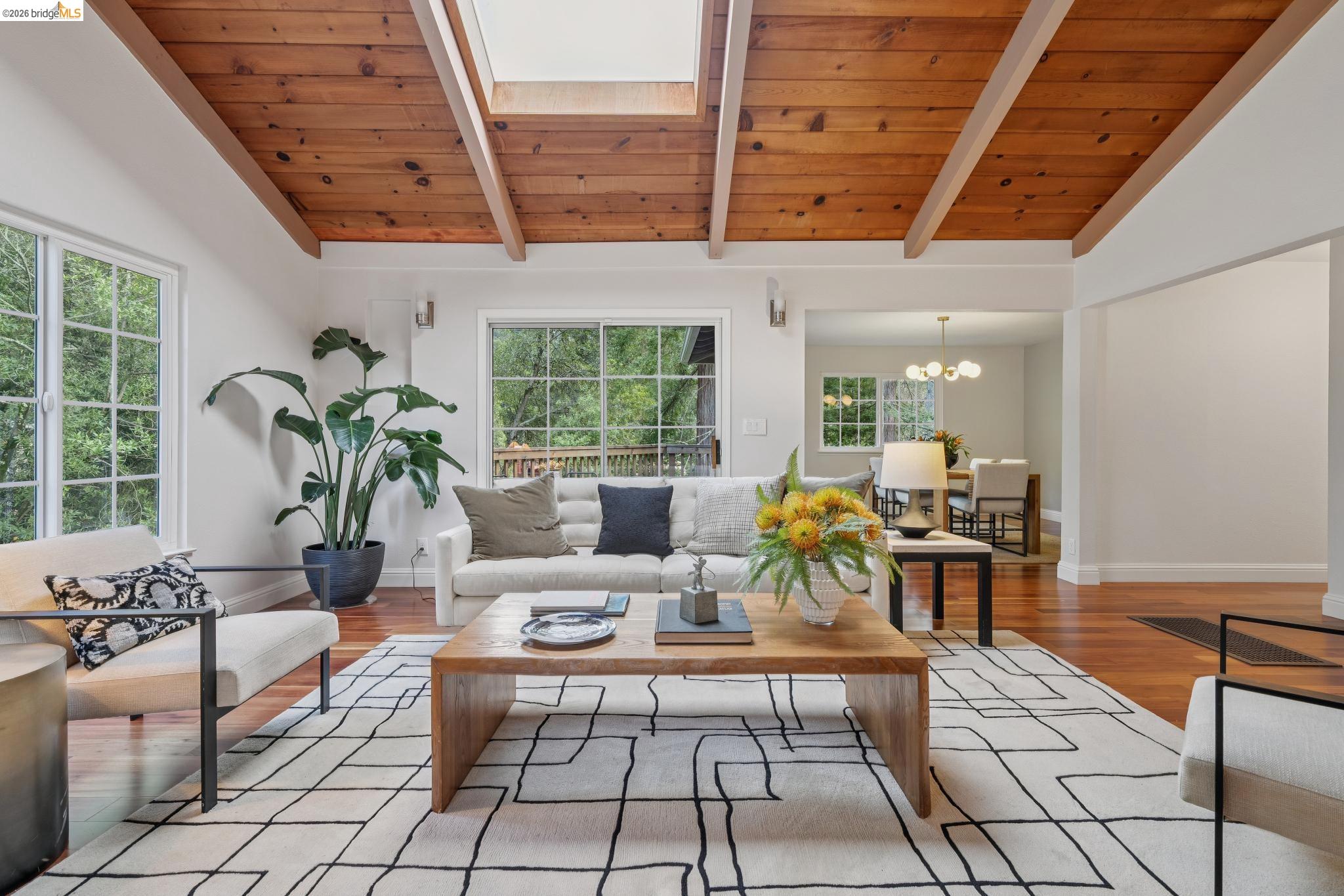 Detail Gallery Image 6 of 46 For 6785 Aitken Dr, Oakland,  CA 94611 - 4 Beds | 3 Baths