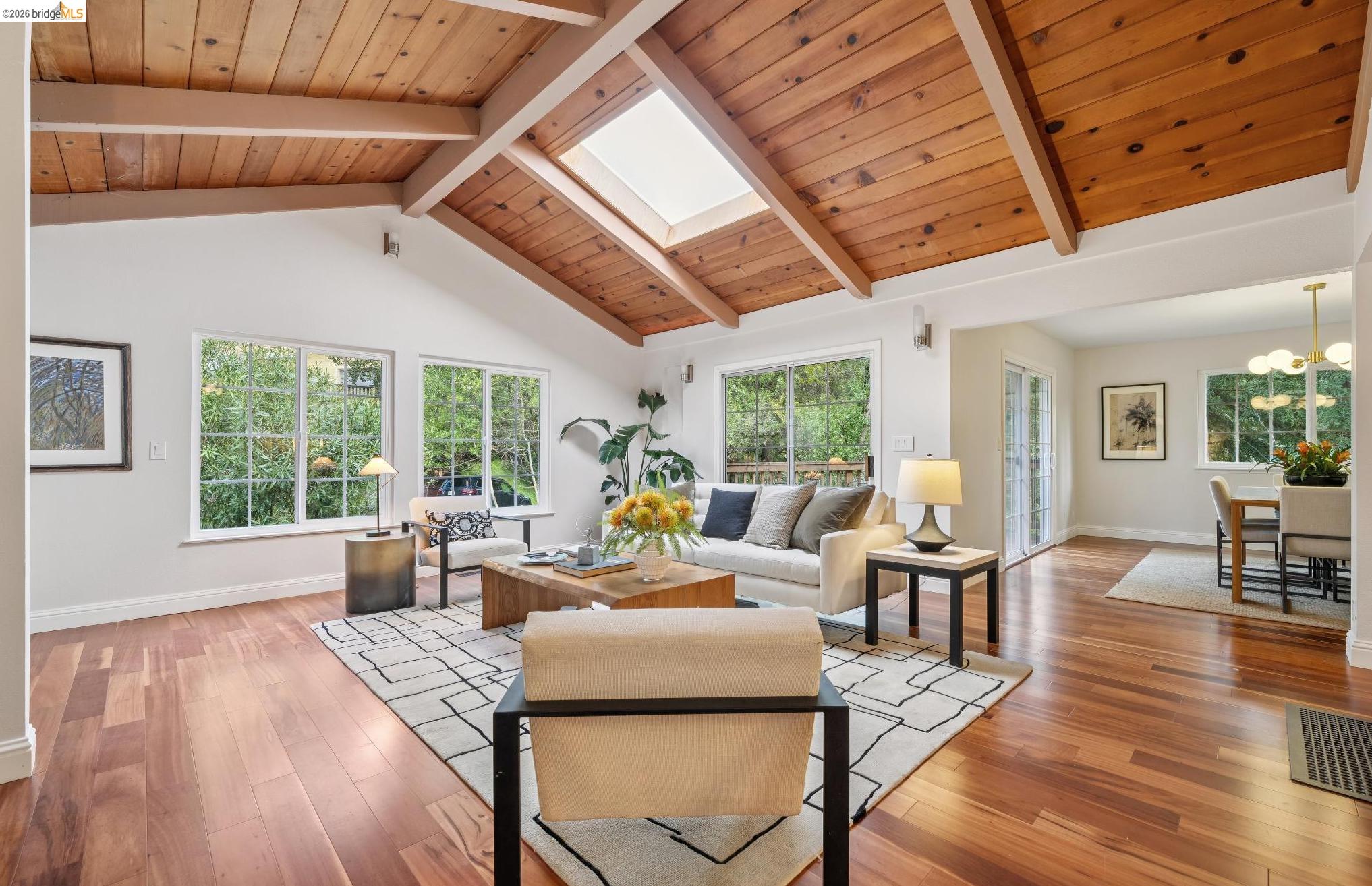 Detail Gallery Image 7 of 46 For 6785 Aitken Dr, Oakland,  CA 94611 - 4 Beds | 3 Baths