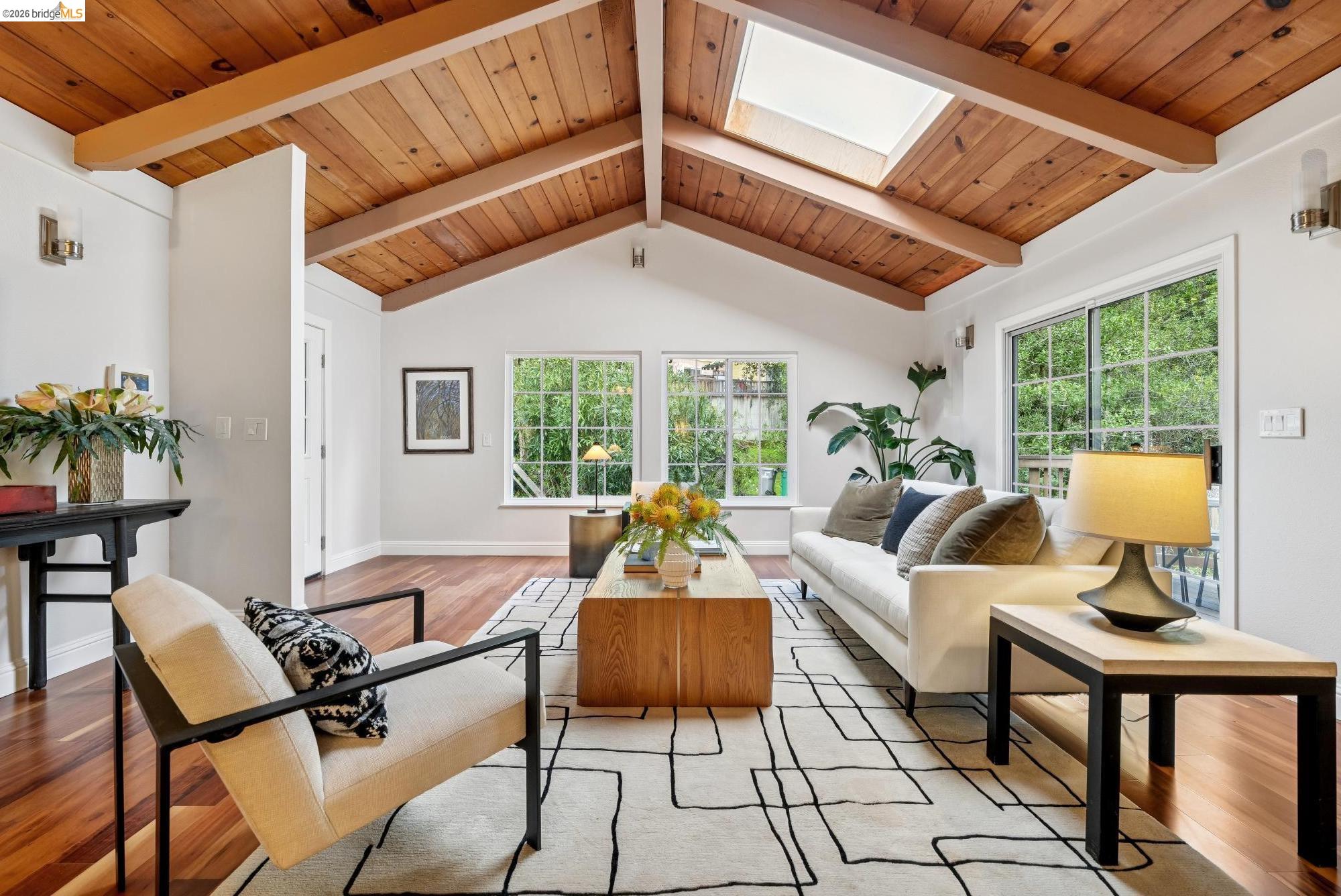 Detail Gallery Image 9 of 46 For 6785 Aitken Dr, Oakland,  CA 94611 - 4 Beds | 3 Baths