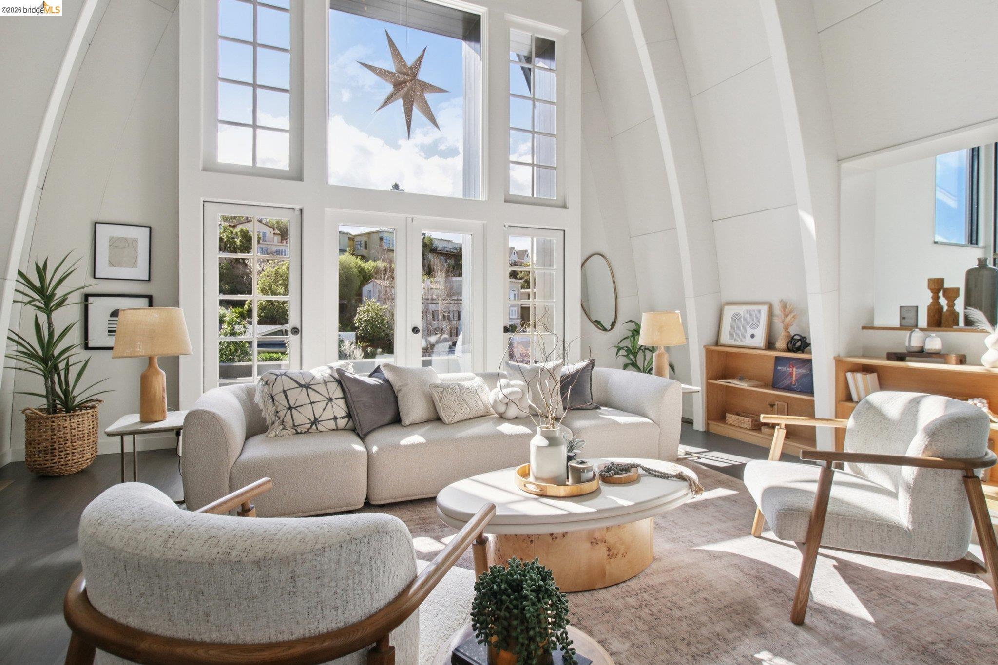 Detail Gallery Image 13 of 60 For 6356 Broadway Ter, Oakland,  CA 94618 - 4 Beds | 3 Baths