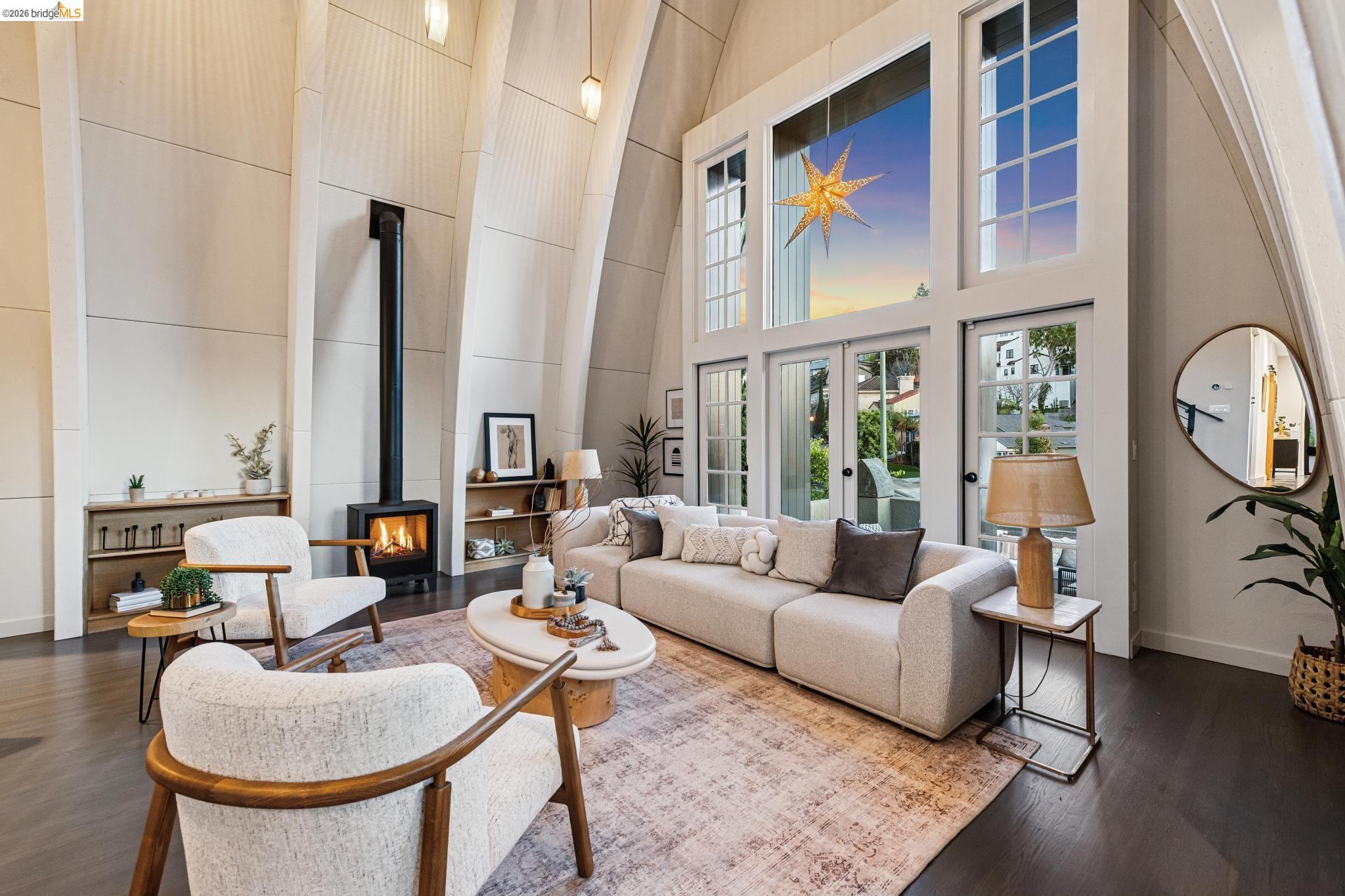 Detail Gallery Image 14 of 60 For 6356 Broadway Ter, Oakland,  CA 94618 - 4 Beds | 3 Baths