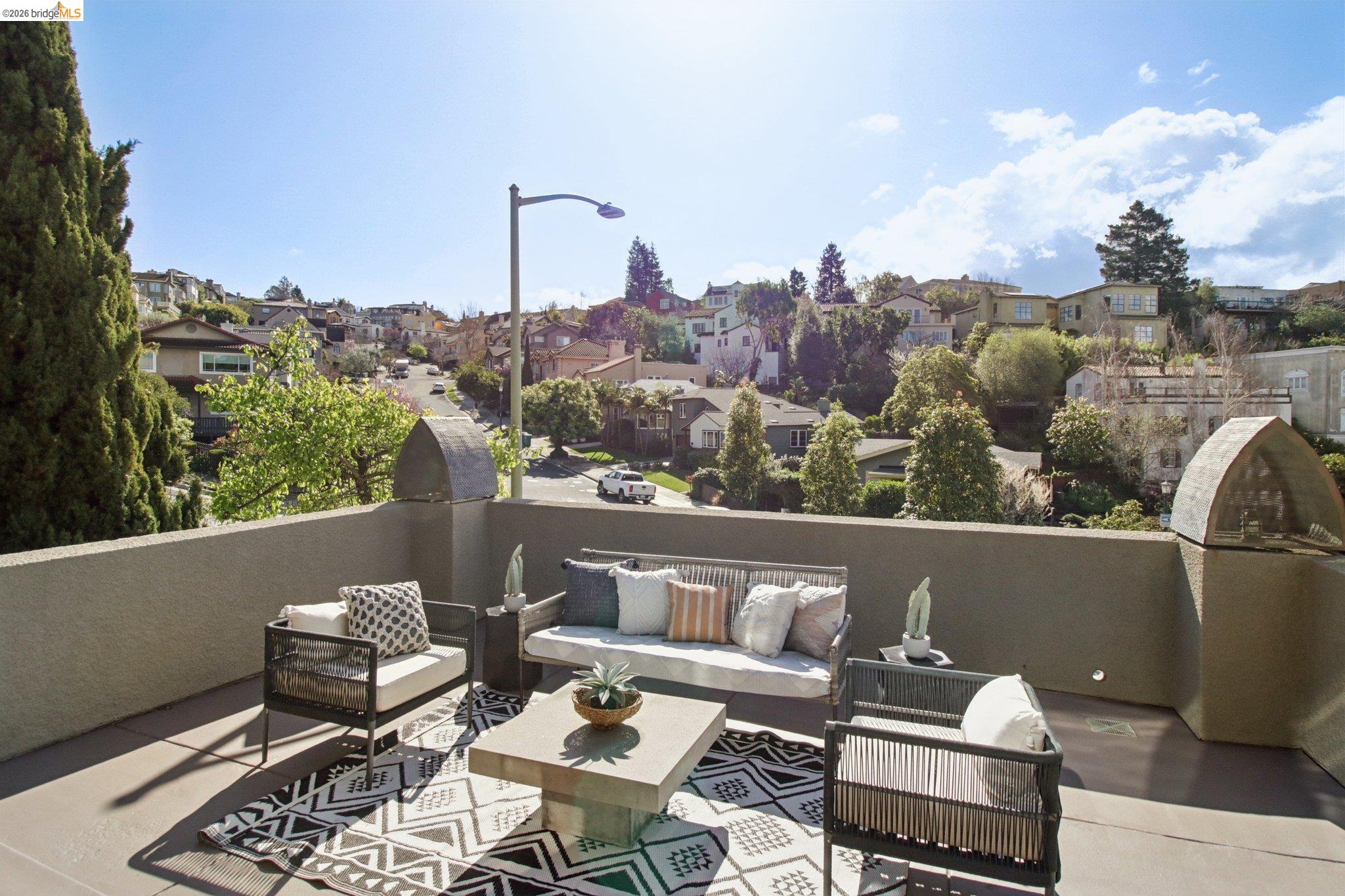 Detail Gallery Image 19 of 60 For 6356 Broadway Ter, Oakland,  CA 94618 - 4 Beds | 3 Baths