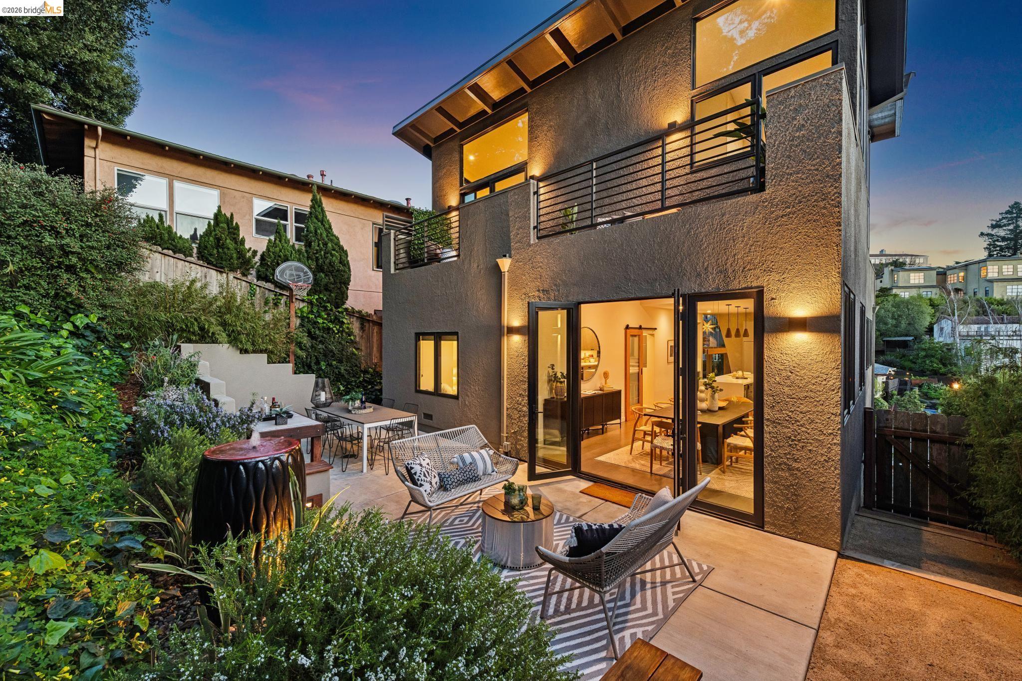 Detail Gallery Image 21 of 60 For 6356 Broadway Ter, Oakland,  CA 94618 - 4 Beds | 3 Baths