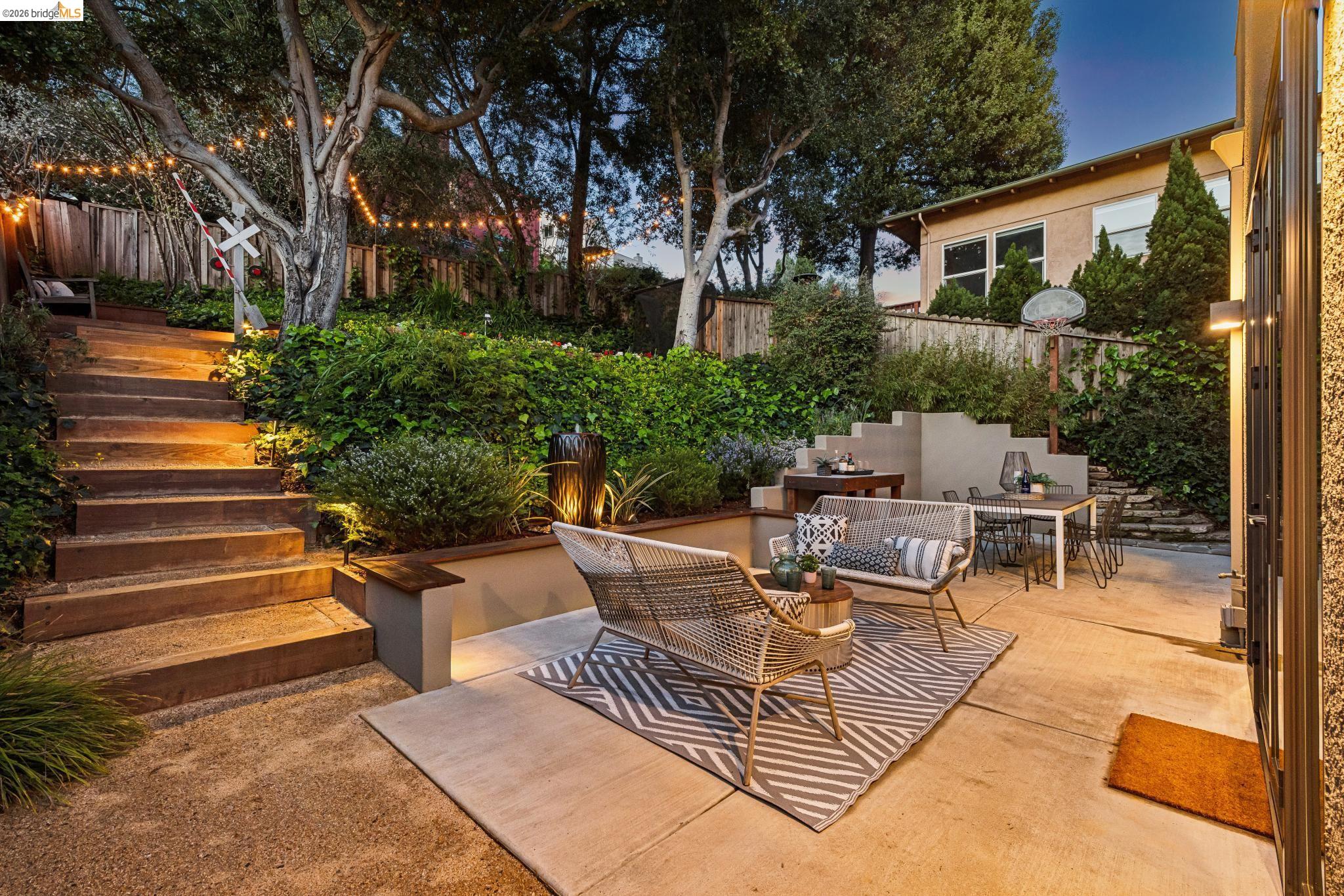 Detail Gallery Image 22 of 60 For 6356 Broadway Ter, Oakland,  CA 94618 - 4 Beds | 3 Baths