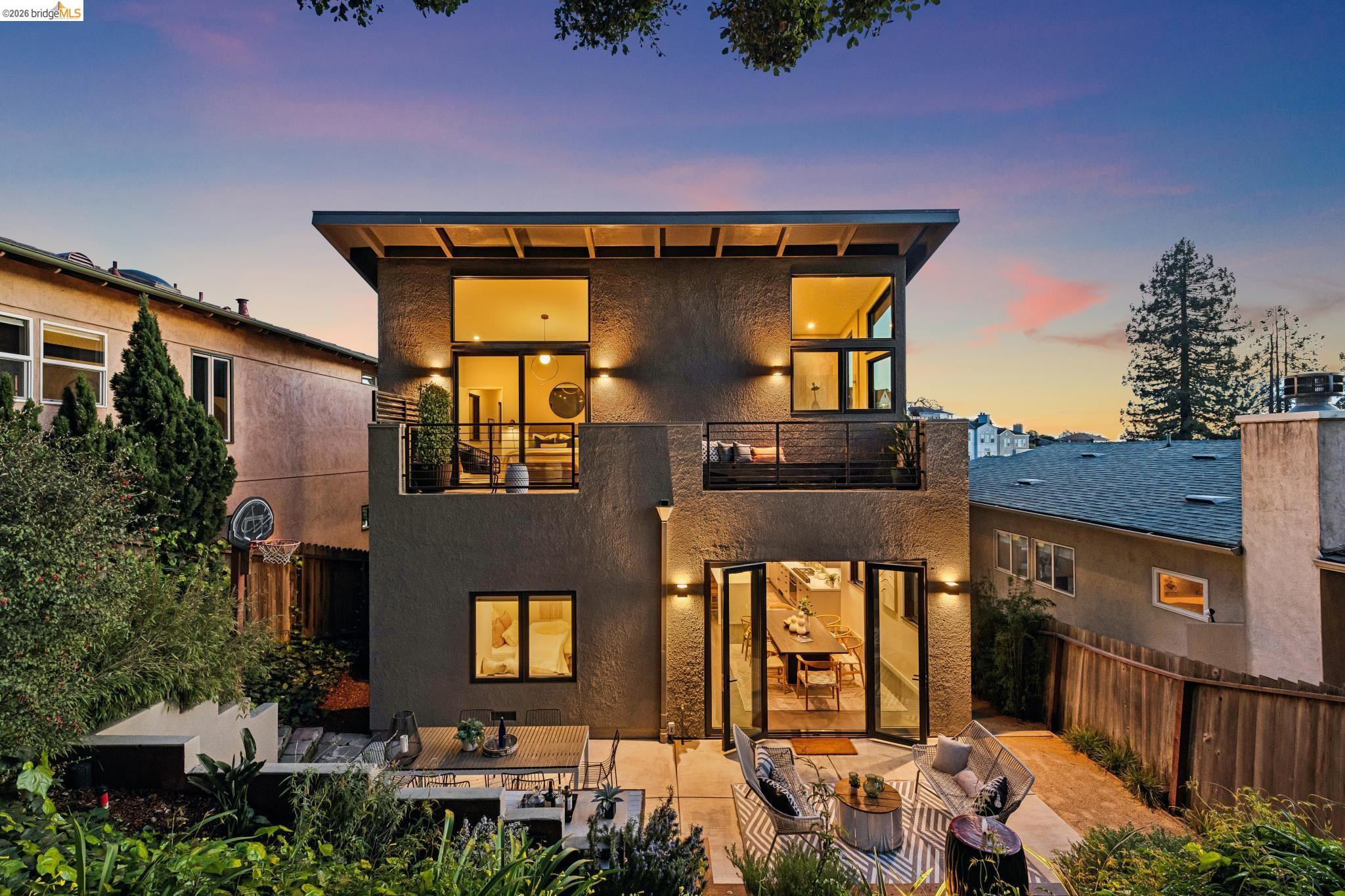 Detail Gallery Image 24 of 60 For 6356 Broadway Ter, Oakland,  CA 94618 - 4 Beds | 3 Baths