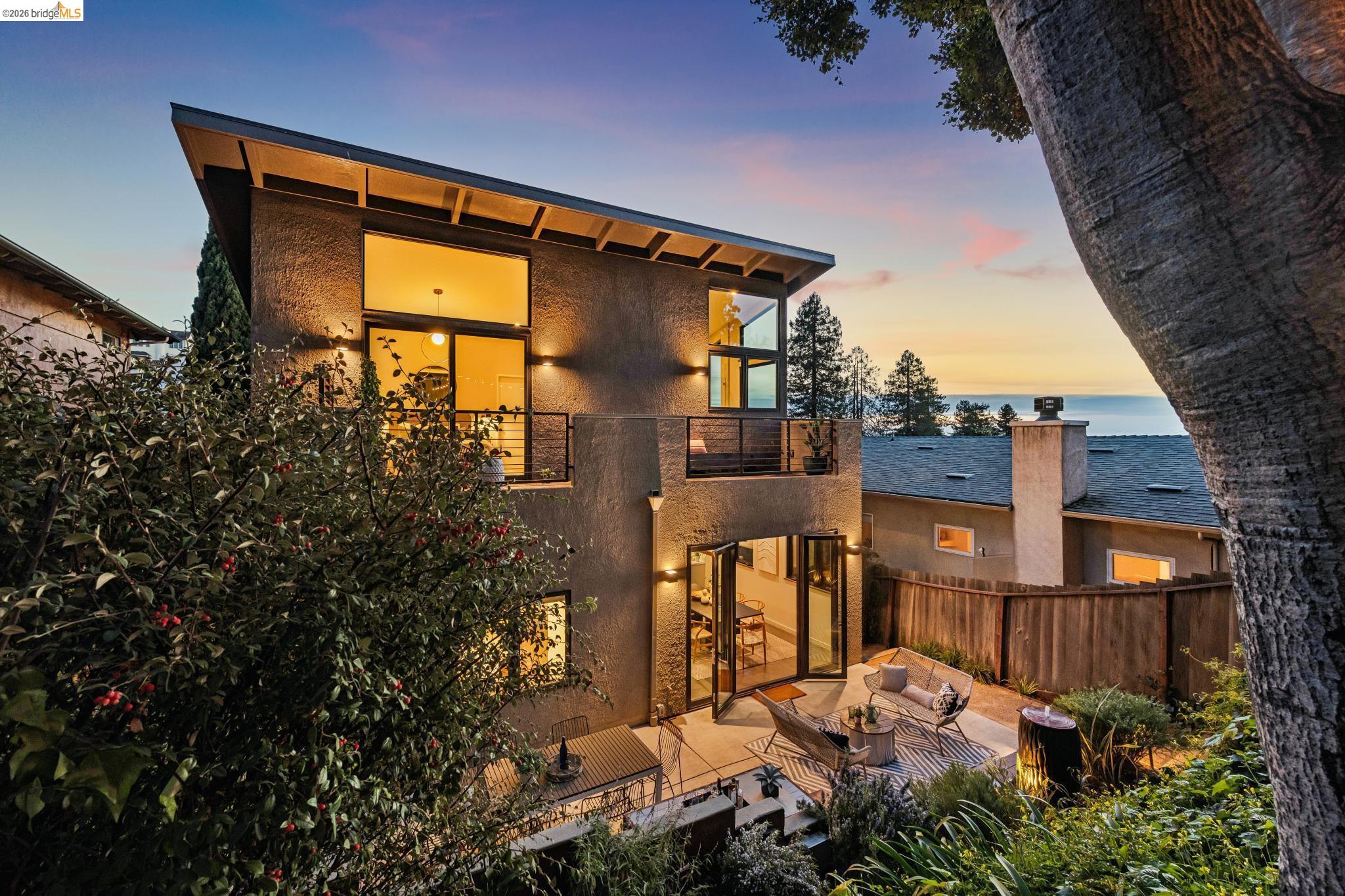 Detail Gallery Image 25 of 60 For 6356 Broadway Ter, Oakland,  CA 94618 - 4 Beds | 3 Baths