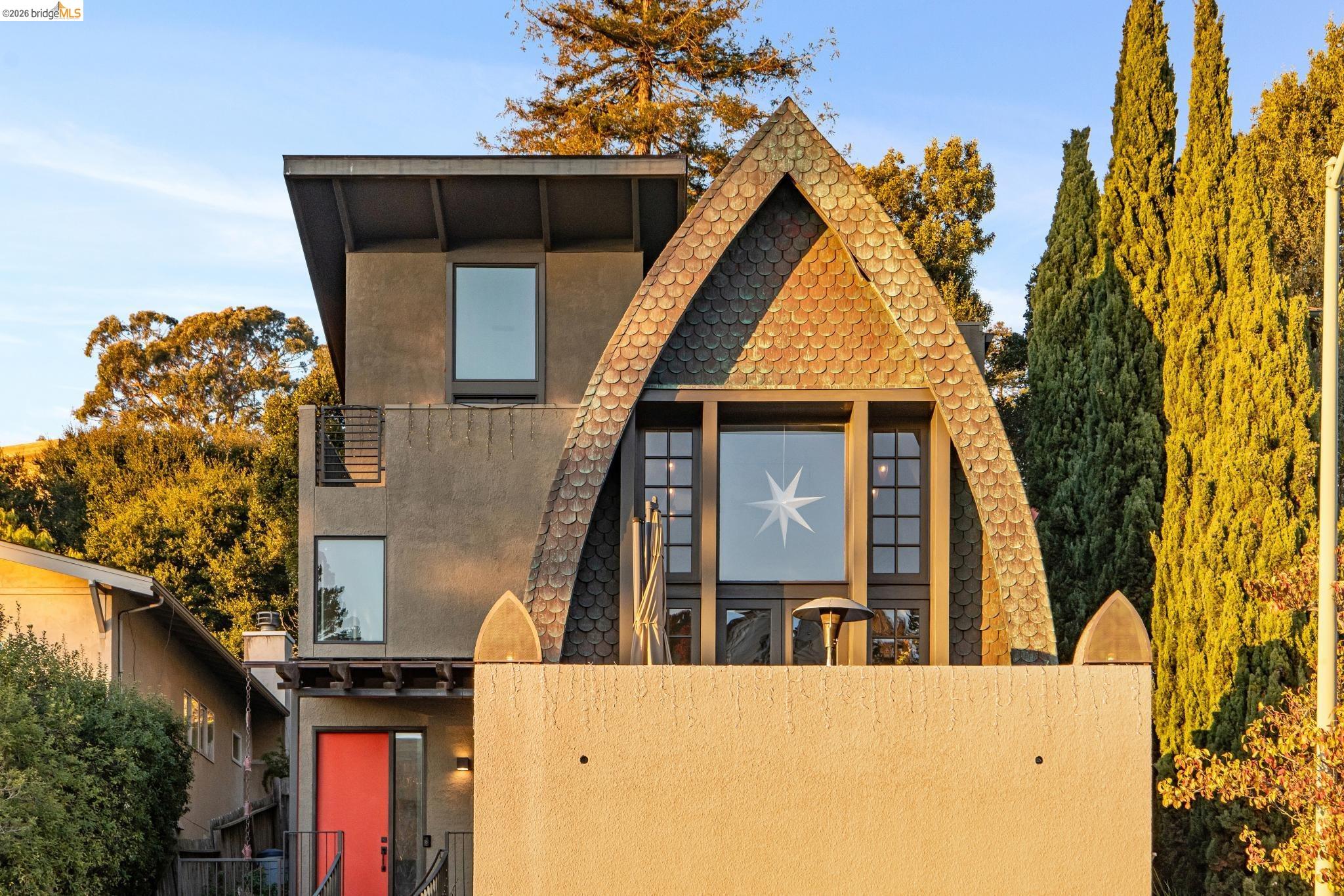 Detail Gallery Image 4 of 60 For 6356 Broadway Ter, Oakland,  CA 94618 - 4 Beds | 3 Baths