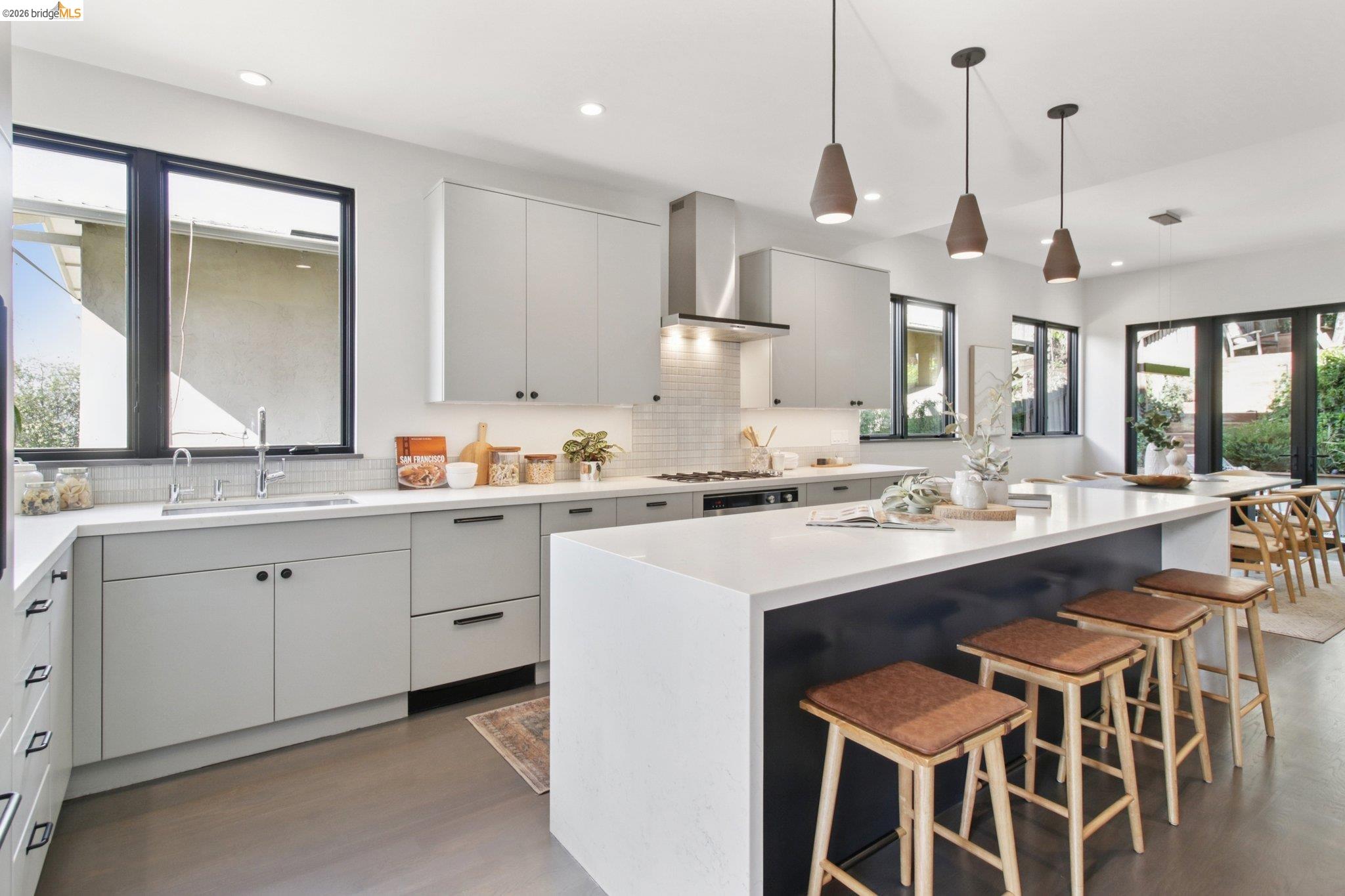 Detail Gallery Image 34 of 60 For 6356 Broadway Ter, Oakland,  CA 94618 - 4 Beds | 3 Baths