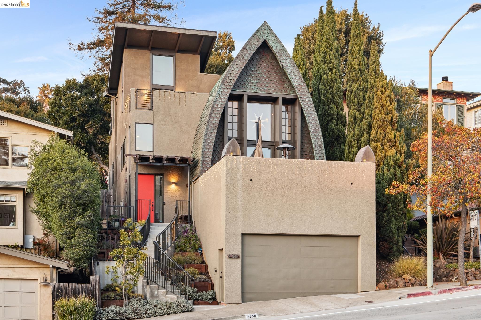 Detail Gallery Image 6 of 60 For 6356 Broadway Ter, Oakland,  CA 94618 - 4 Beds | 3 Baths