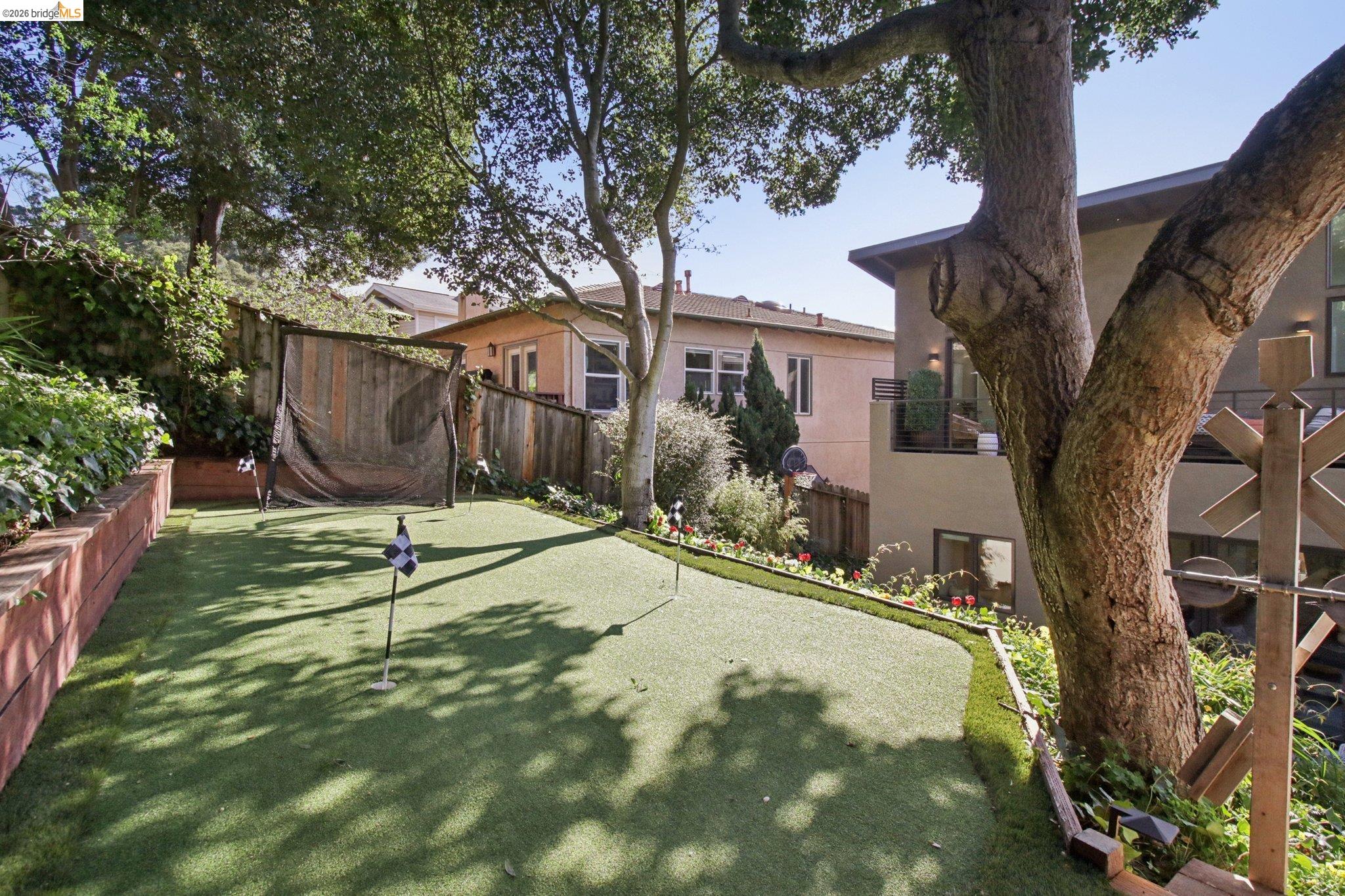 Detail Gallery Image 57 of 60 For 6356 Broadway Ter, Oakland,  CA 94618 - 4 Beds | 3 Baths