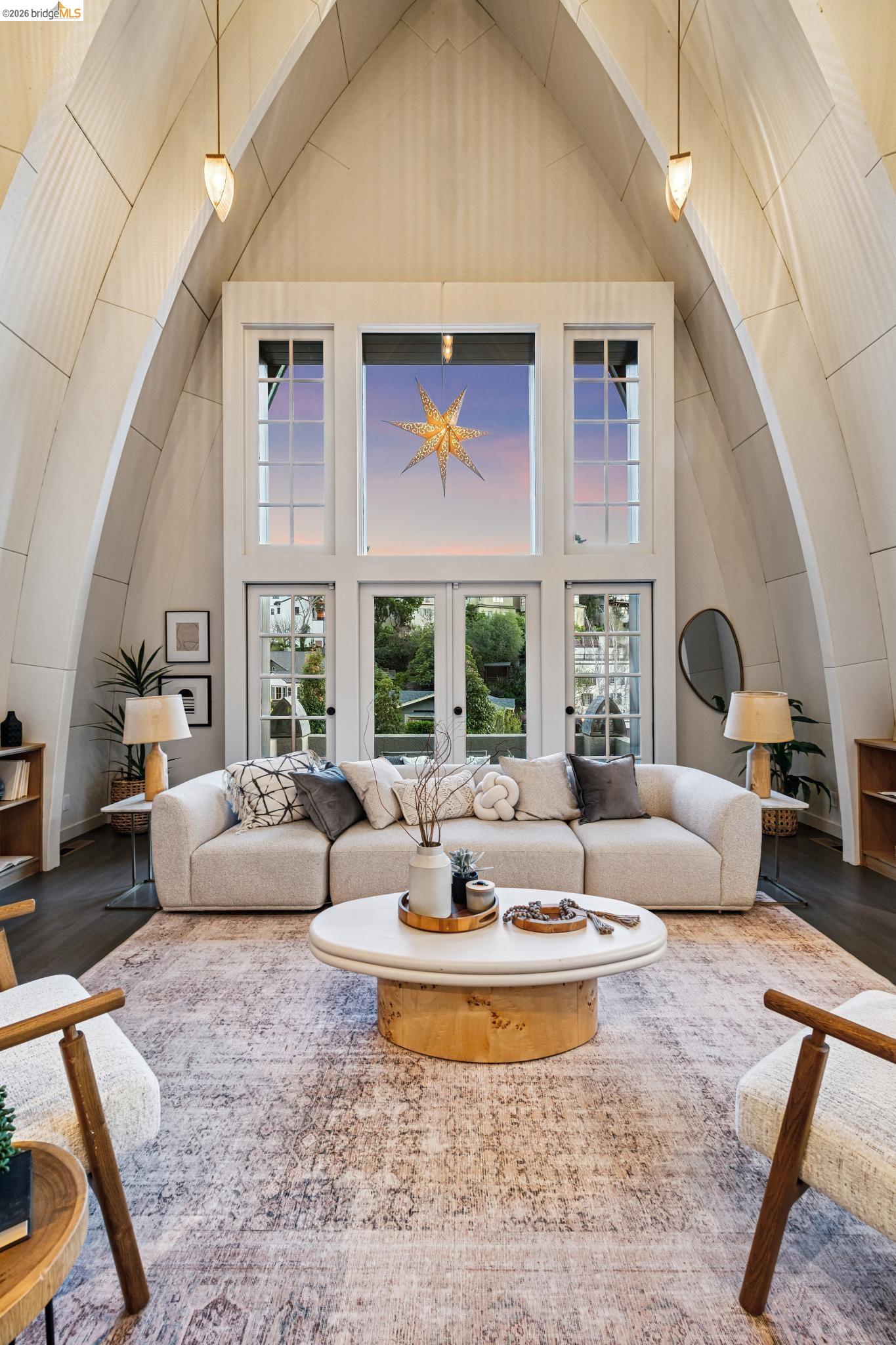 Detail Gallery Image 10 of 60 For 6356 Broadway Ter, Oakland,  CA 94618 - 4 Beds | 3 Baths