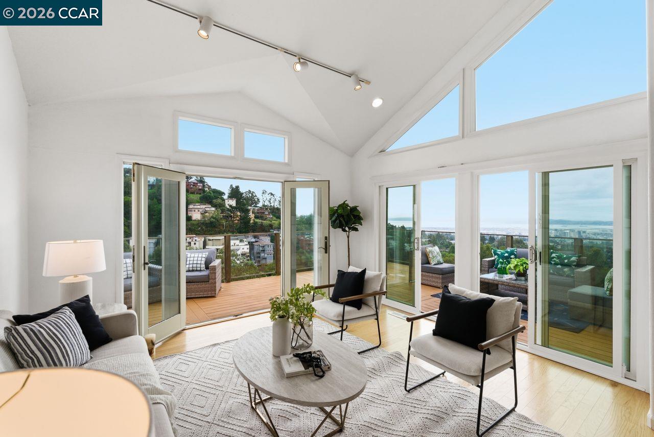 Detail Gallery Image 16 of 60 For 7075 Elverton Dr, Oakland,  CA 94611 - 4 Beds | 3 Baths