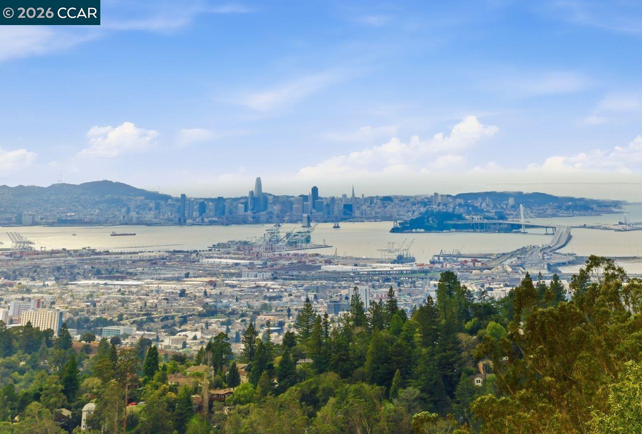 Detail Gallery Image 19 of 60 For 7075 Elverton Dr, Oakland,  CA 94611 - 4 Beds | 3 Baths