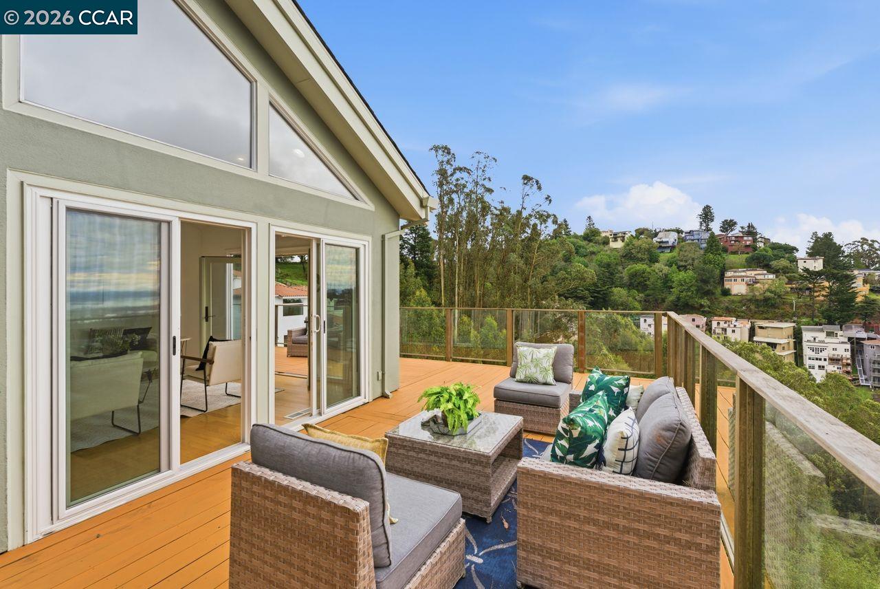 Detail Gallery Image 20 of 60 For 7075 Elverton Dr, Oakland,  CA 94611 - 4 Beds | 3 Baths