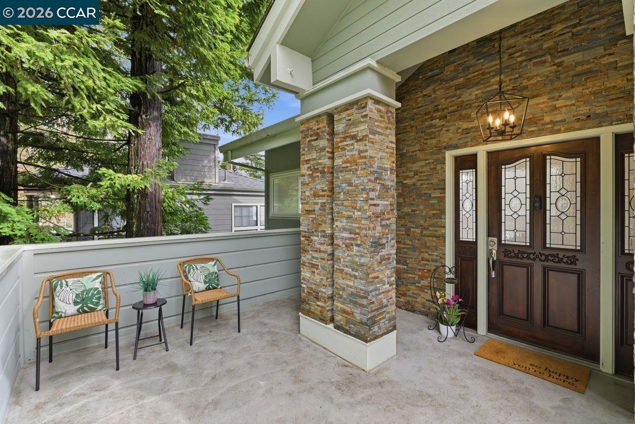 Detail Gallery Image 3 of 60 For 7075 Elverton Dr, Oakland,  CA 94611 - 4 Beds | 3 Baths