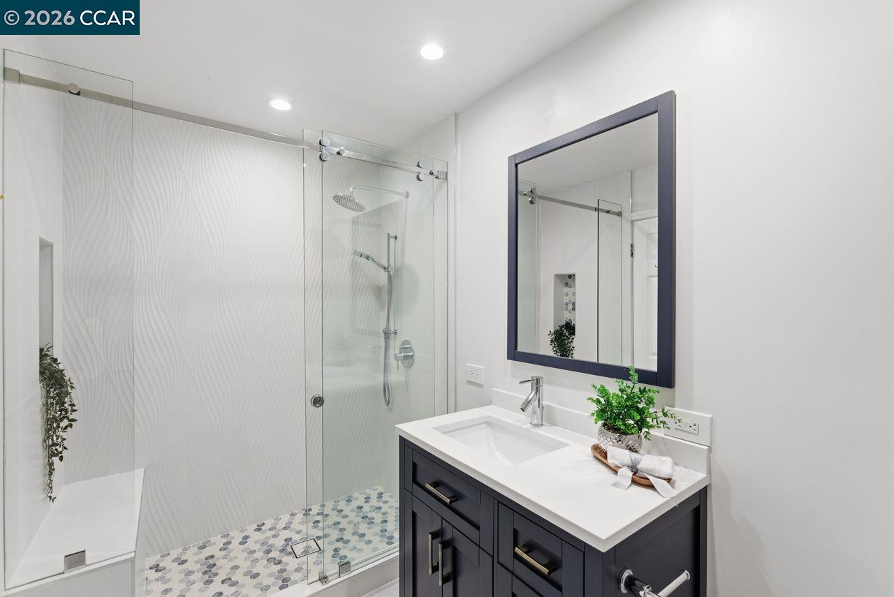 Detail Gallery Image 25 of 60 For 7075 Elverton Dr, Oakland,  CA 94611 - 4 Beds | 3 Baths