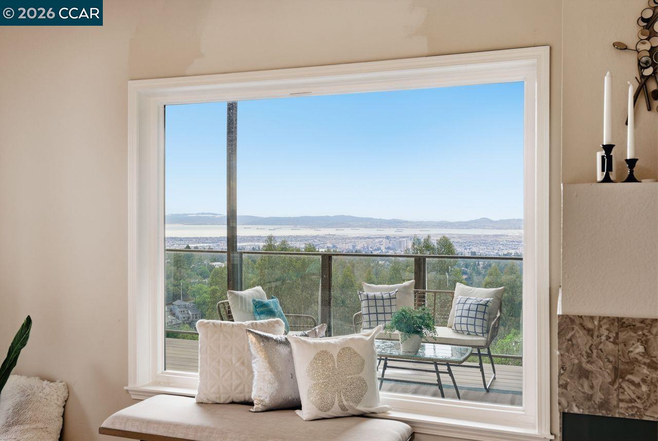 Detail Gallery Image 29 of 60 For 7075 Elverton Dr, Oakland,  CA 94611 - 4 Beds | 3 Baths