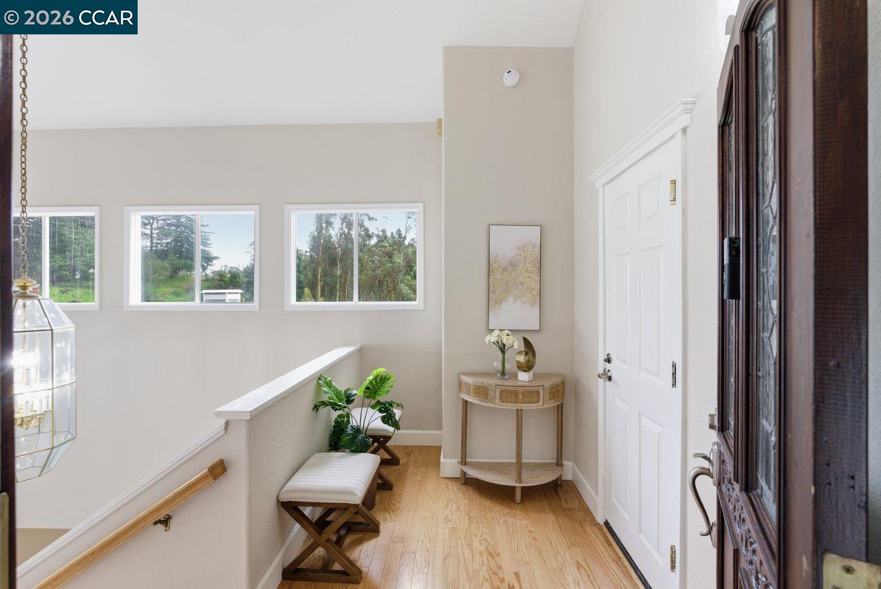 Detail Gallery Image 4 of 60 For 7075 Elverton Dr, Oakland,  CA 94611 - 4 Beds | 3 Baths