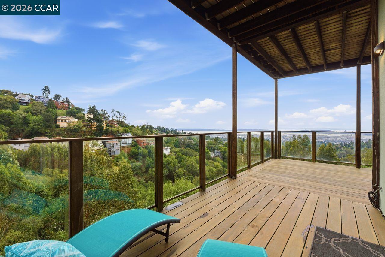 Detail Gallery Image 31 of 60 For 7075 Elverton Dr, Oakland,  CA 94611 - 4 Beds | 3 Baths