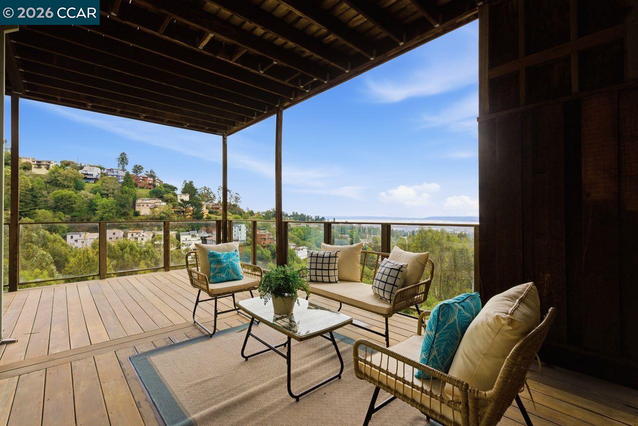 Detail Gallery Image 32 of 60 For 7075 Elverton Dr, Oakland,  CA 94611 - 4 Beds | 3 Baths