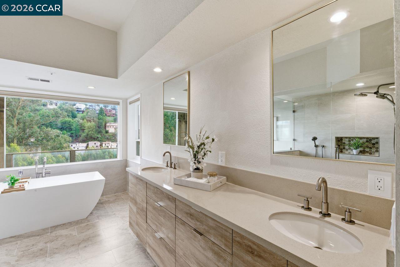 Detail Gallery Image 34 of 60 For 7075 Elverton Dr, Oakland,  CA 94611 - 4 Beds | 3 Baths