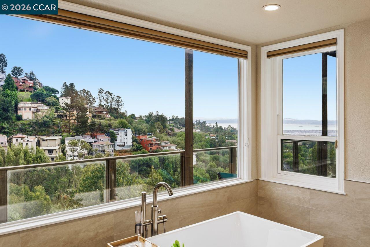 Detail Gallery Image 36 of 60 For 7075 Elverton Dr, Oakland,  CA 94611 - 4 Beds | 3 Baths