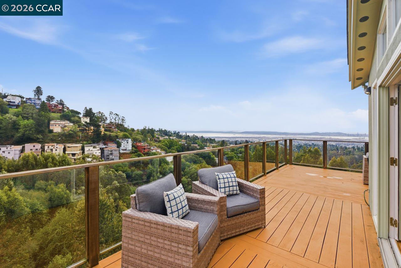 Detail Gallery Image 46 of 60 For 7075 Elverton Dr, Oakland,  CA 94611 - 4 Beds | 3 Baths