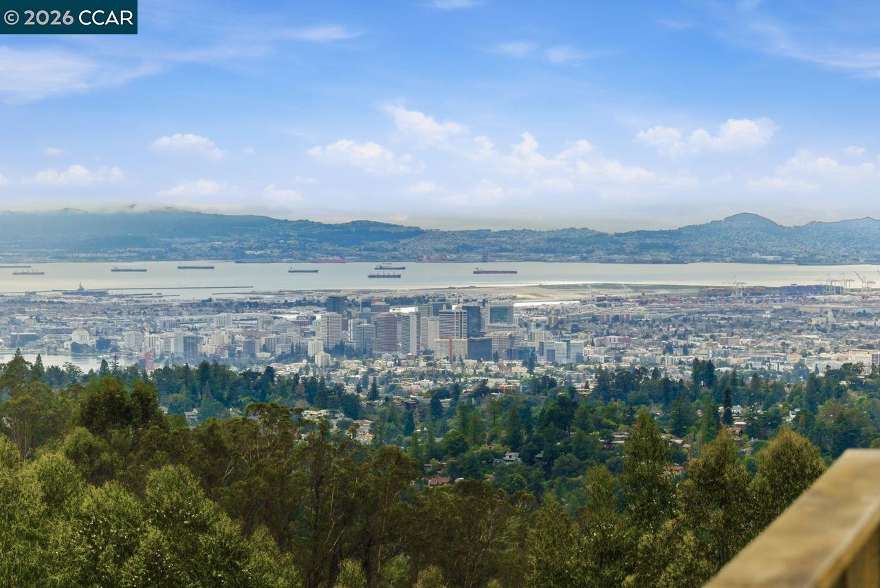 Detail Gallery Image 47 of 60 For 7075 Elverton Dr, Oakland,  CA 94611 - 4 Beds | 3 Baths