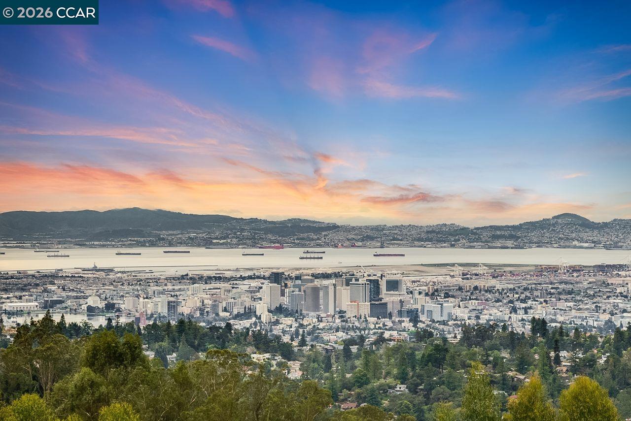 Detail Gallery Image 56 of 60 For 7075 Elverton Dr, Oakland,  CA 94611 - 4 Beds | 3 Baths