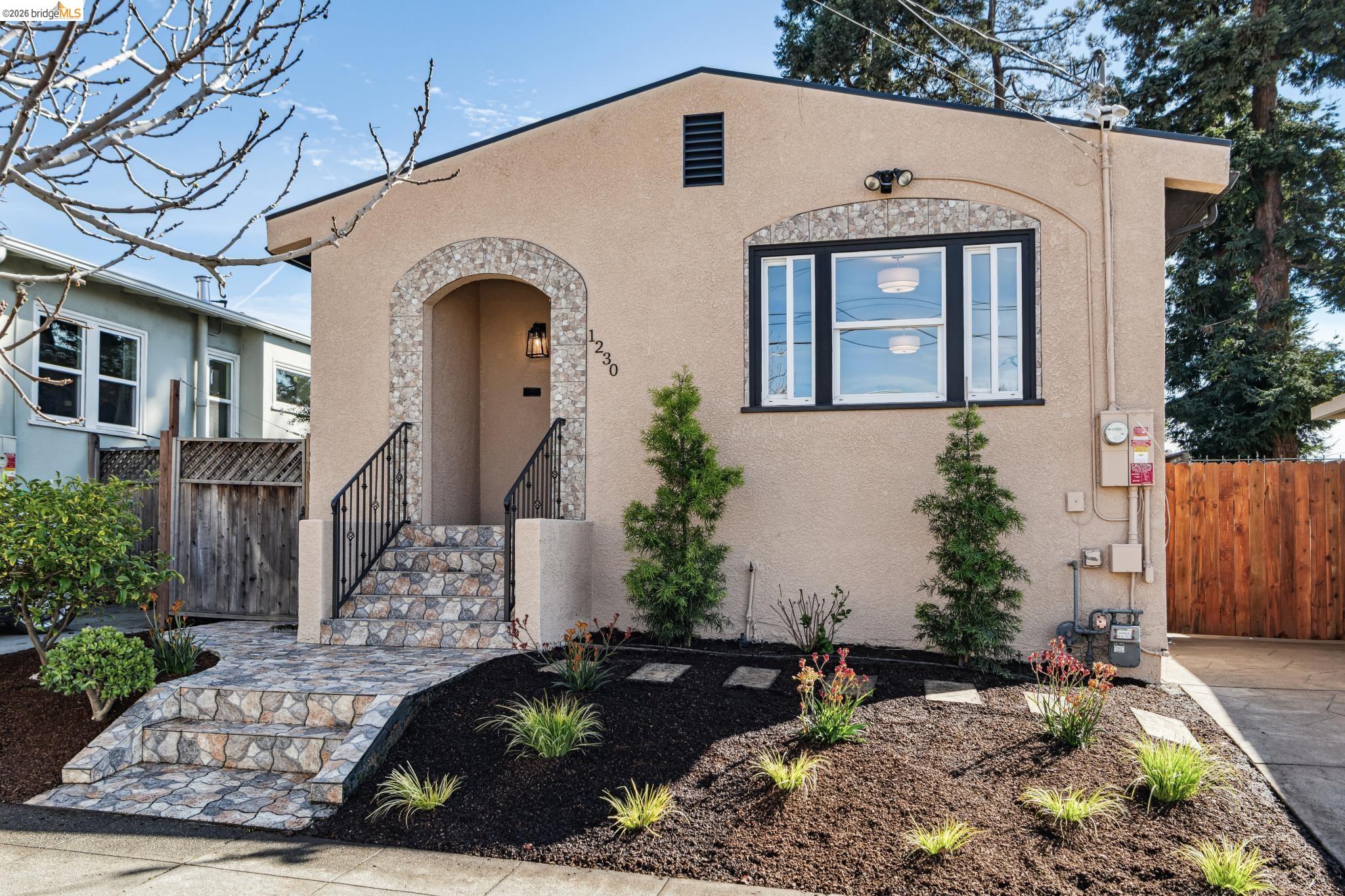 Detail Gallery Image 2 of 27 For 1230 Addison St, Berkeley,  CA 94702 - 4 Beds | 2 Baths