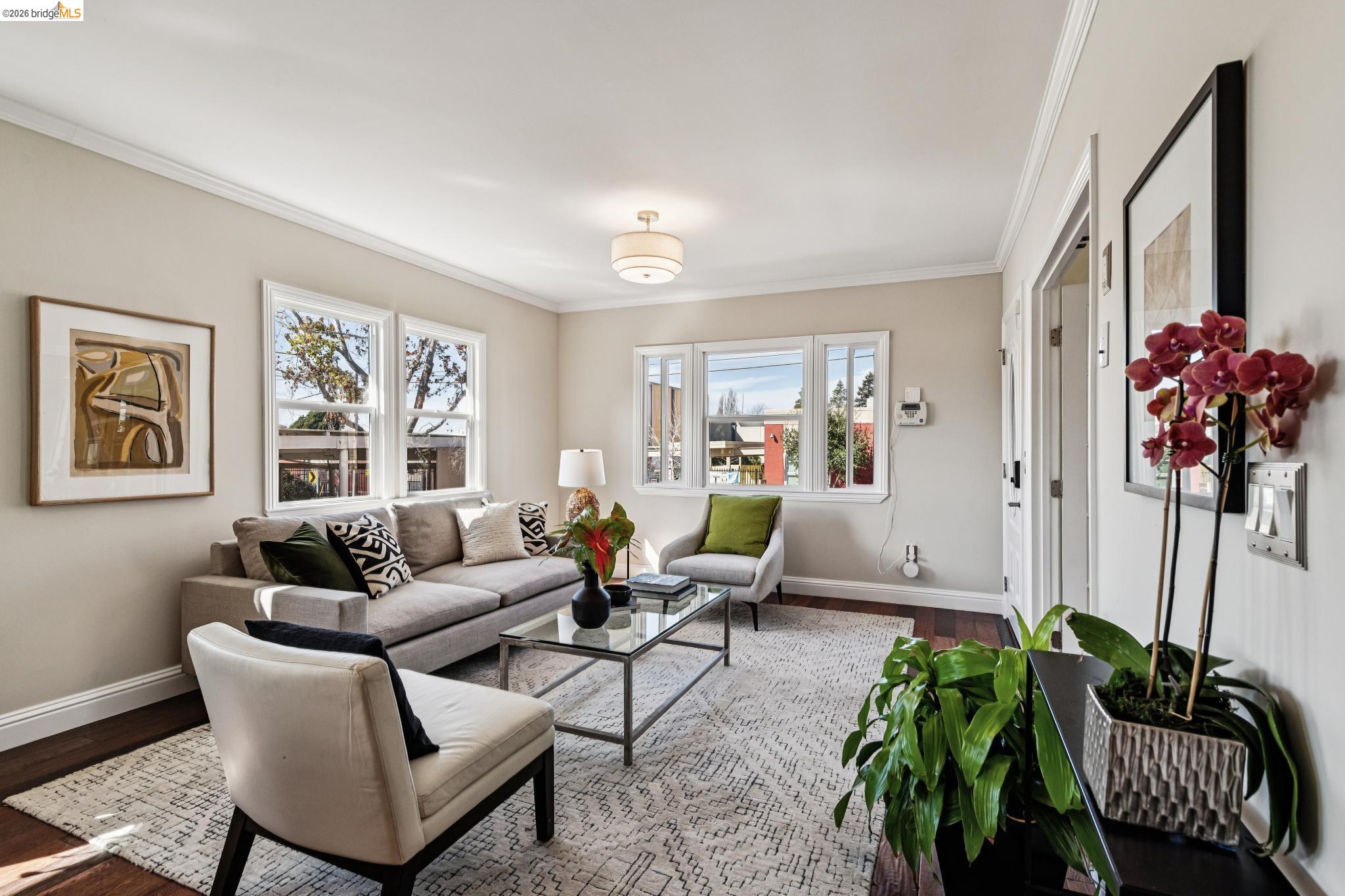 Detail Gallery Image 4 of 27 For 1230 Addison St, Berkeley,  CA 94702 - 4 Beds | 2 Baths