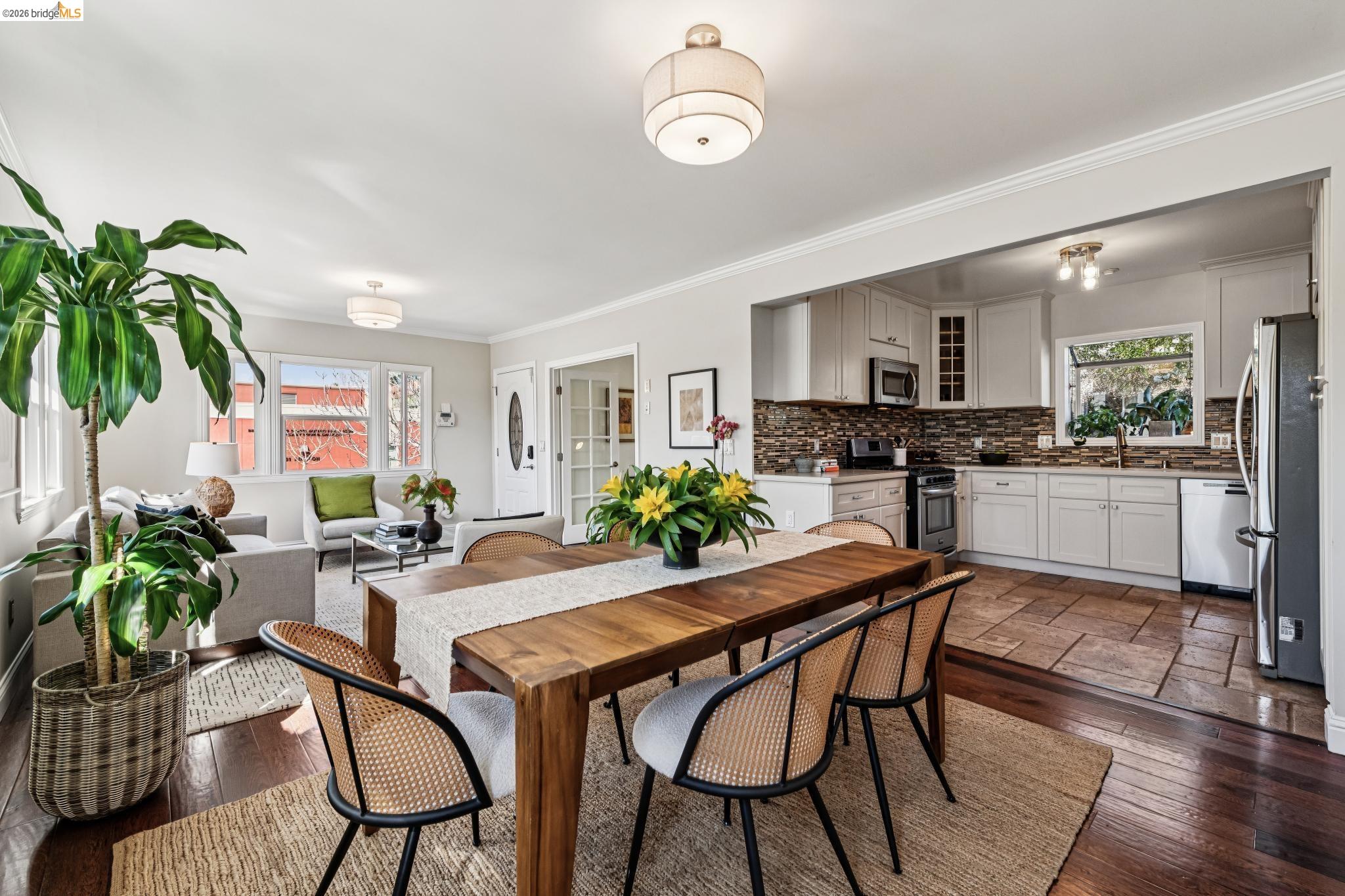 Detail Gallery Image 8 of 27 For 1230 Addison St, Berkeley,  CA 94702 - 4 Beds | 2 Baths