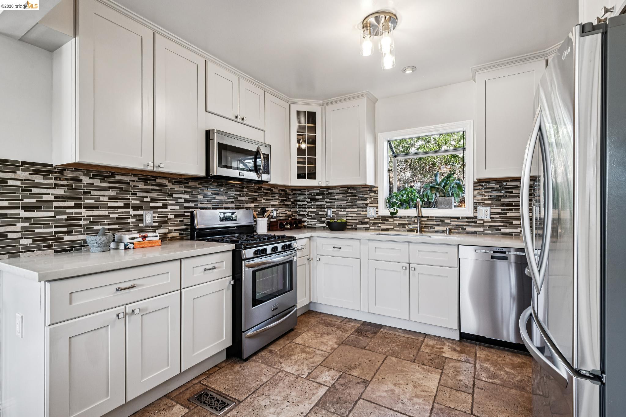 Detail Gallery Image 10 of 27 For 1230 Addison St, Berkeley,  CA 94702 - 4 Beds | 2 Baths